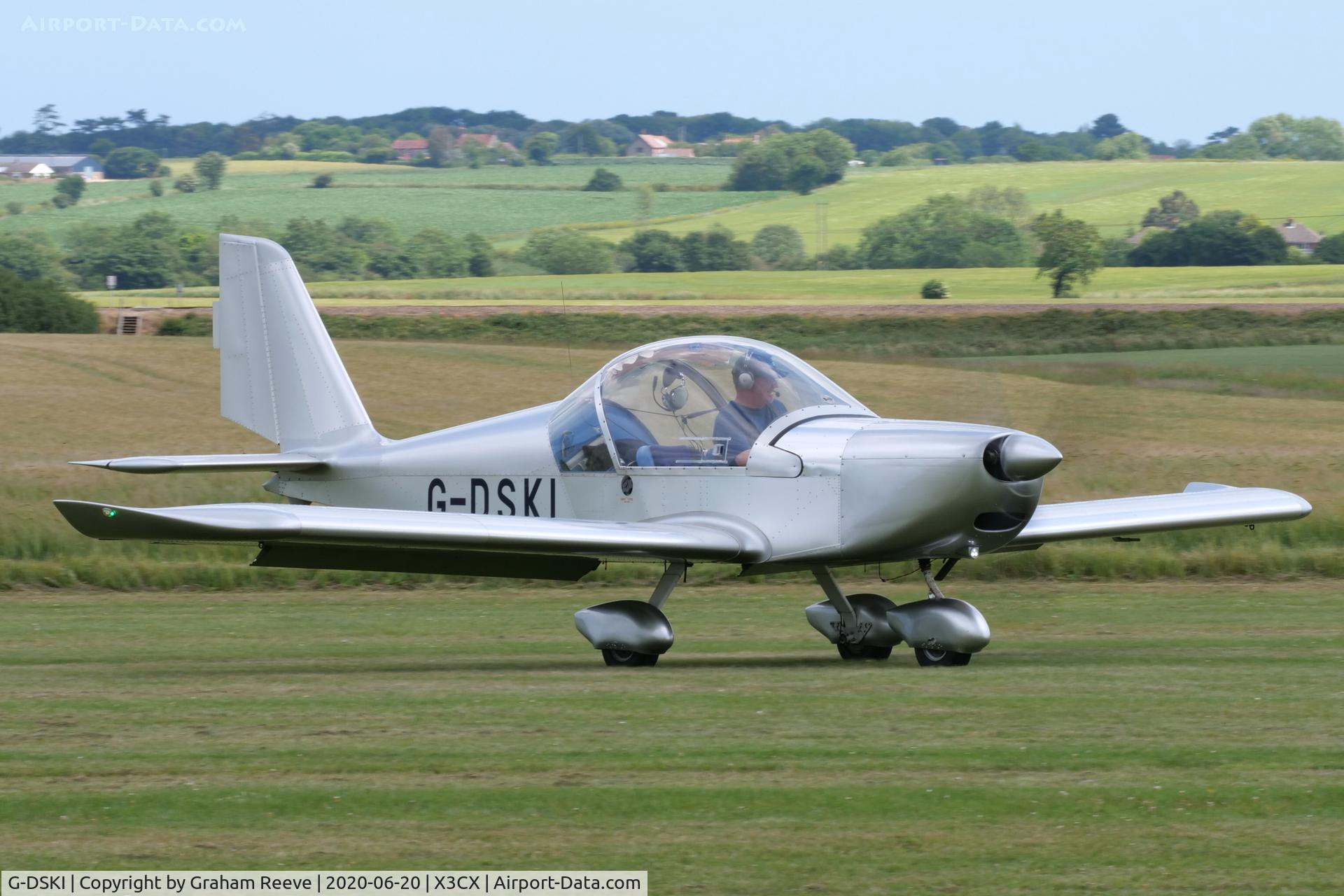 G-DSKI, 2005 Aerotechnik EV-97 Eurostar C/N PFA 315-14088, Just landed at Northrepps.