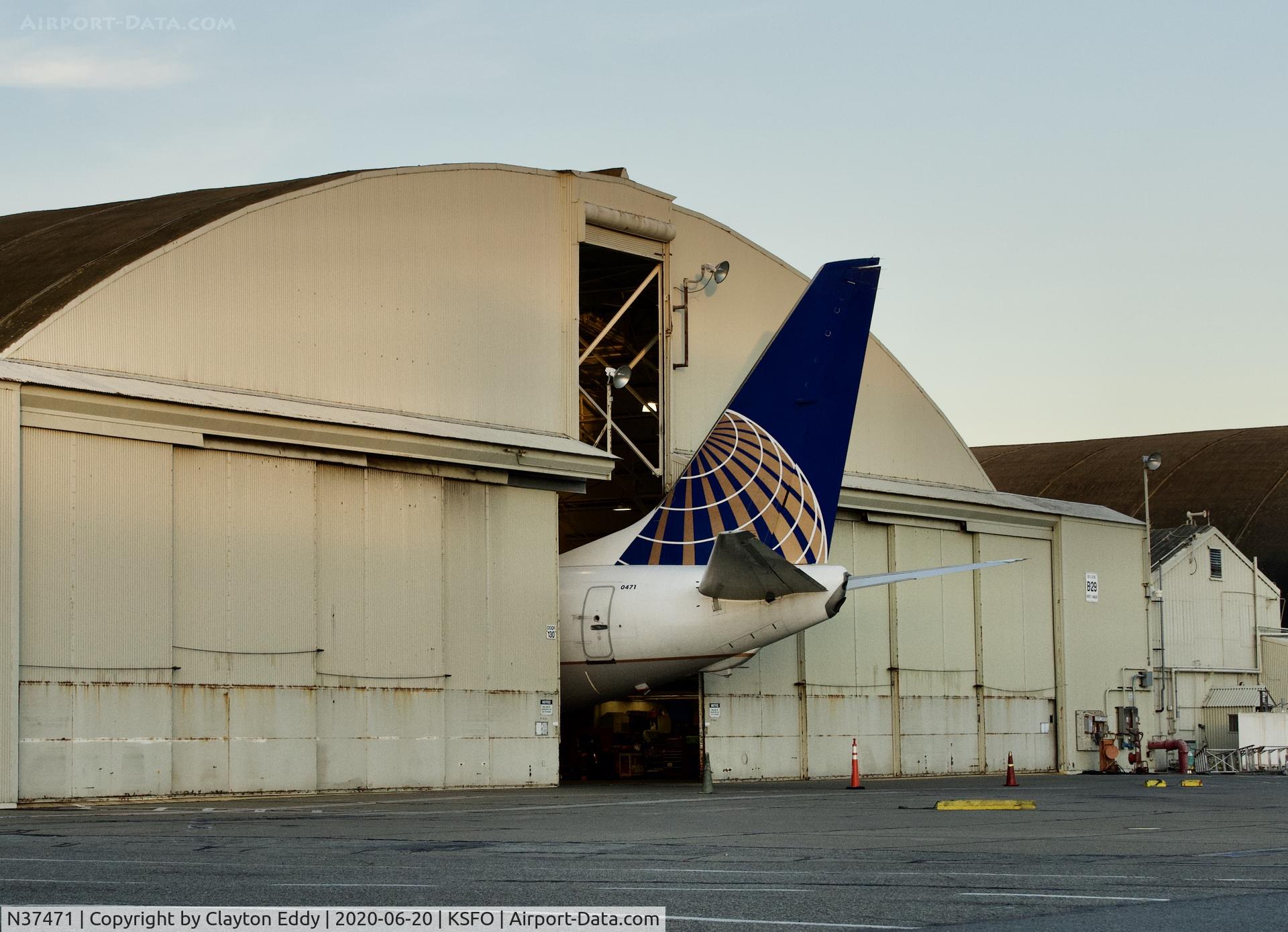 N37471, 2013 Boeing 737-924/ER C/N 37102, SFO 2020.