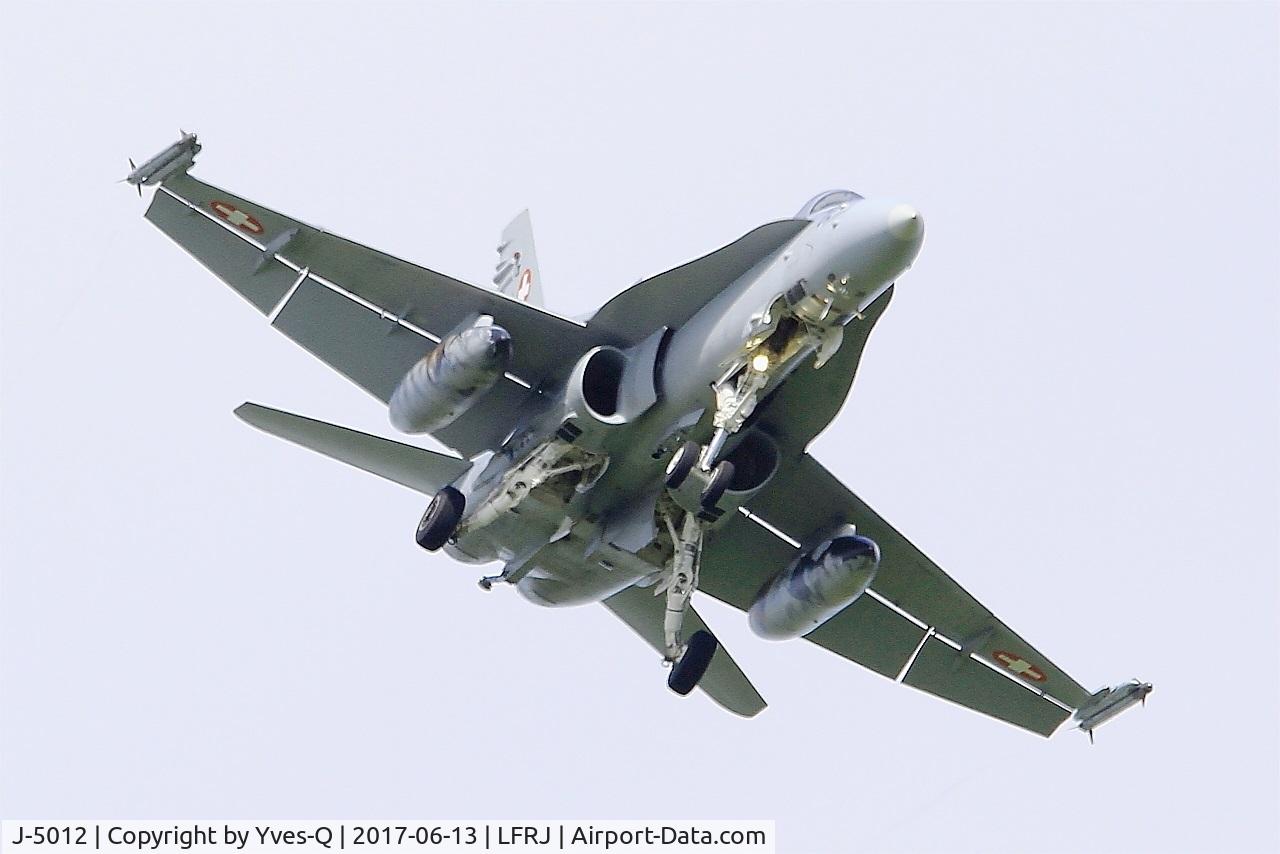 J-5012, McDonnell Douglas F/A-18C Hornet C/N 1352/SFC012, McDonnell Douglas FA-18C Hornet, Short approach rwy 08, Landivisiau Naval Air Base (LFRJ) Tiger Meet 2017