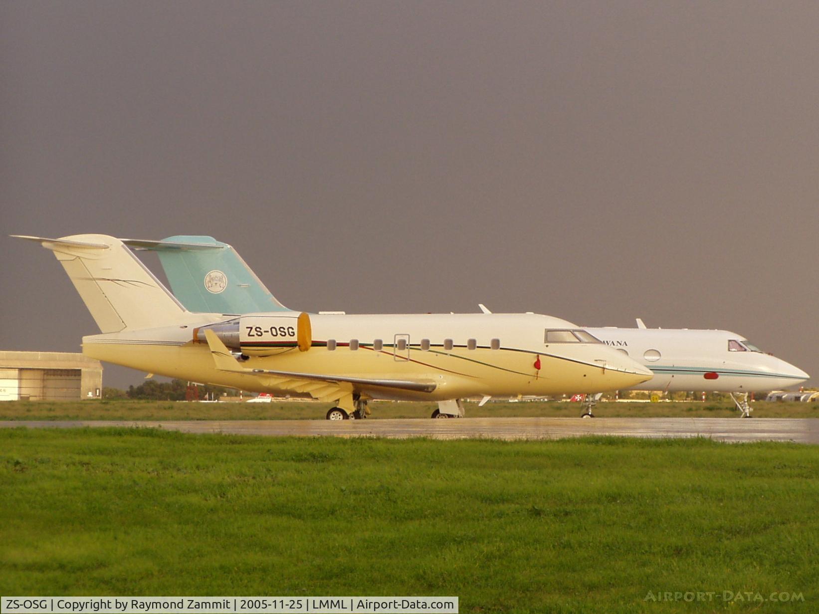 ZS-OSG, 2001 Bombardier Challenger 604 (CL-600-2B16) C/N 5486, Bombardier Challenger604 ZS-OSG Executive Aviation