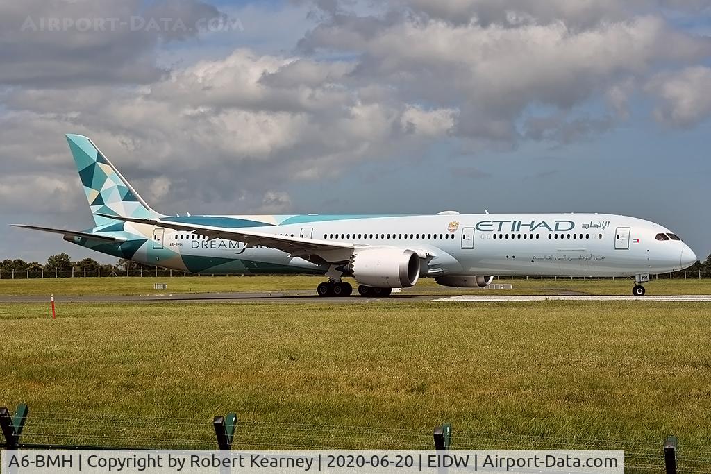 A6-BMH, 2020 Boeing 787-10 Dreamliner Dreamliner C/N 60765, Lining up r/w 10