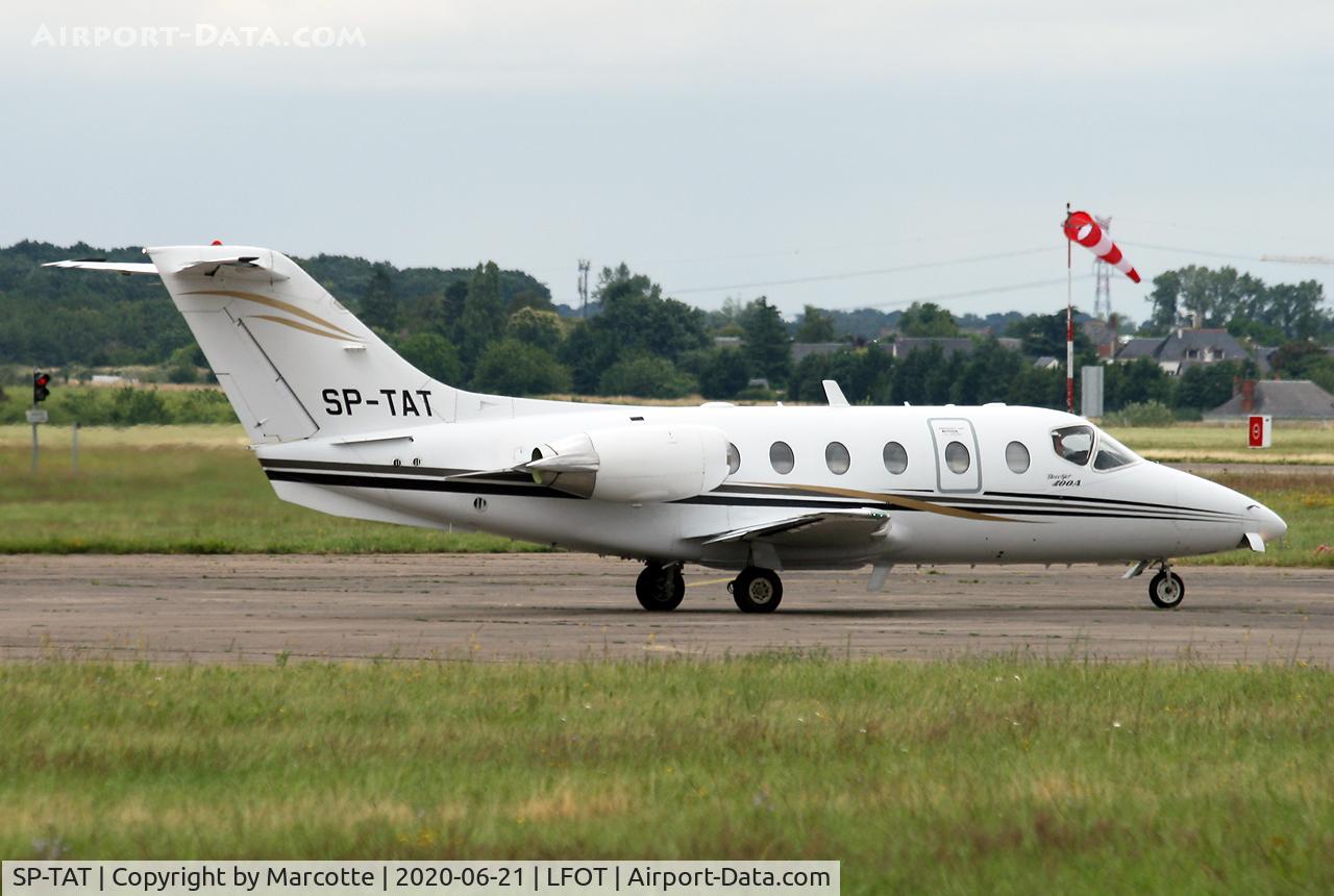 SP-TAT, 2000 Raytheon Beechjet 400A C/N RK-267, Taxiing for runway 20.