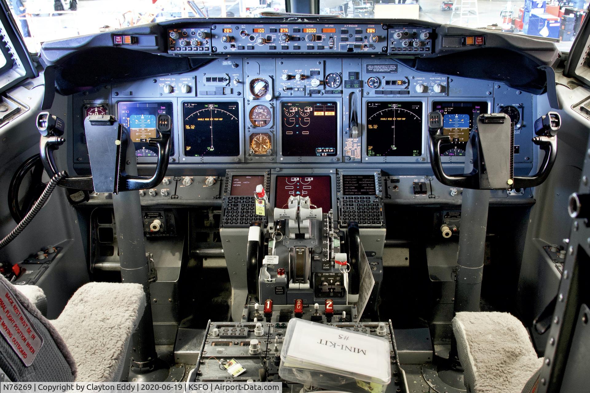 N76269, 2001 Boeing 737-824 C/N 31588, Flightdeck SFO 2020.