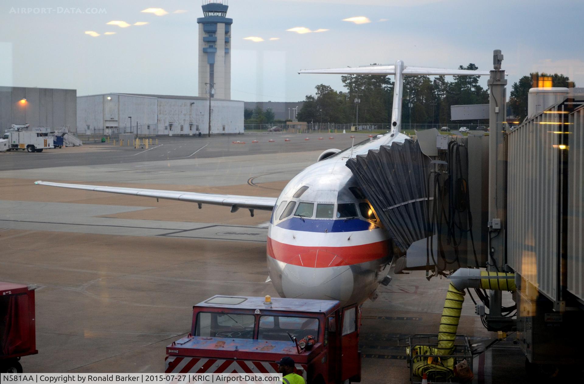 N581AA, 1991 McDonnell Douglas MD-82 (DC-9-82) C/N 53158, At the gate RIC