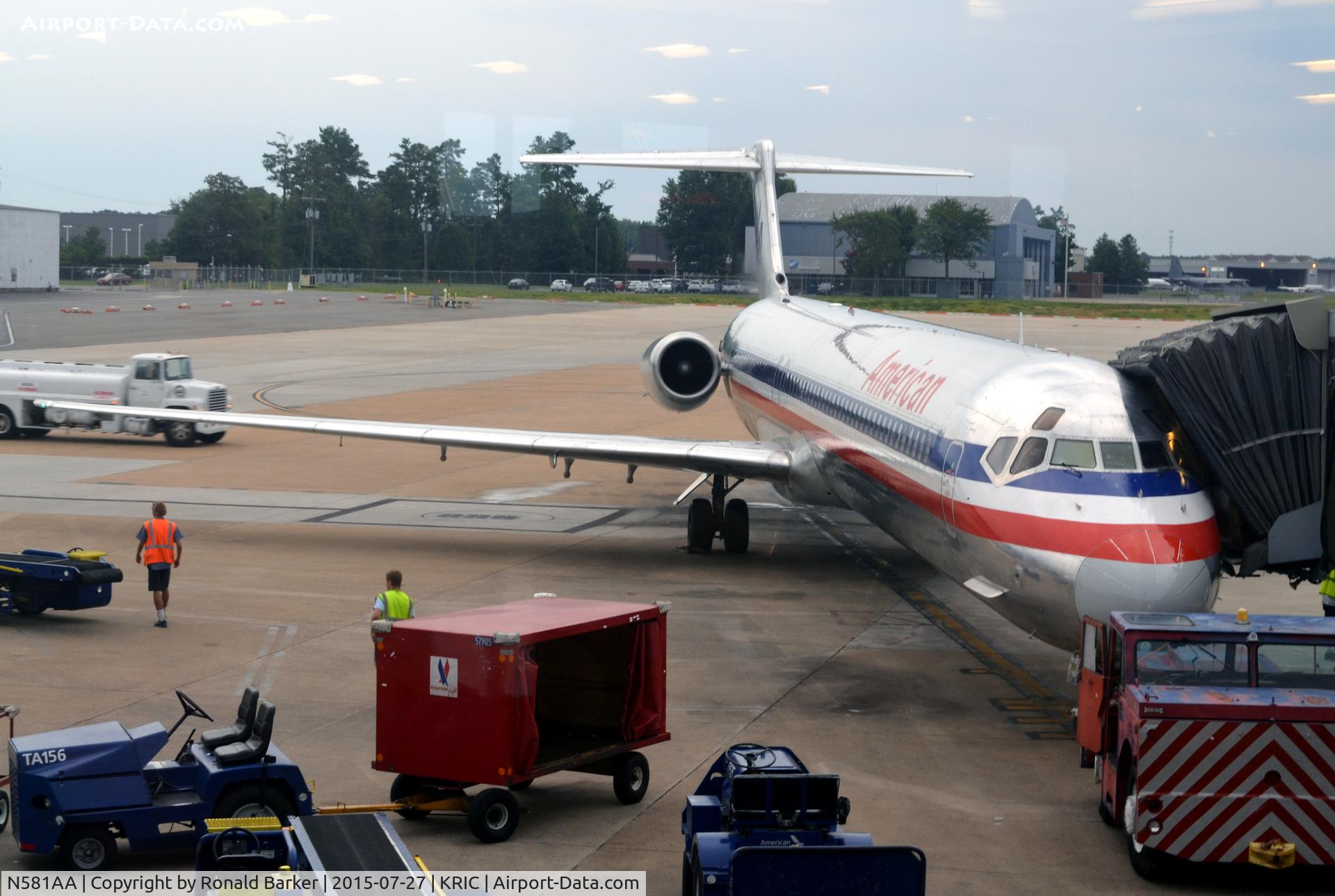 N581AA, 1991 McDonnell Douglas MD-82 (DC-9-82) C/N 53158, Push back RIC