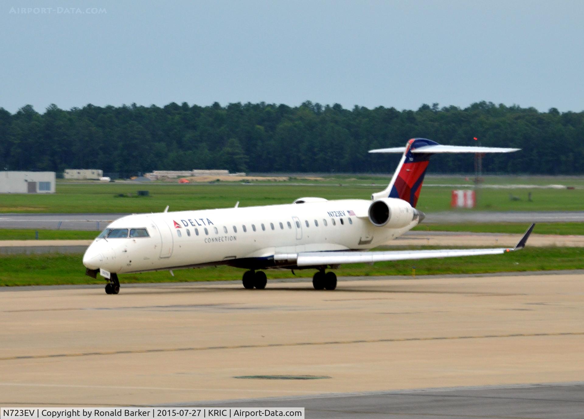 N723EV, 2004 Bombardier CRJ-701 (CL-600-2C10) Regional Jet C/N 10132, Taxi RIC