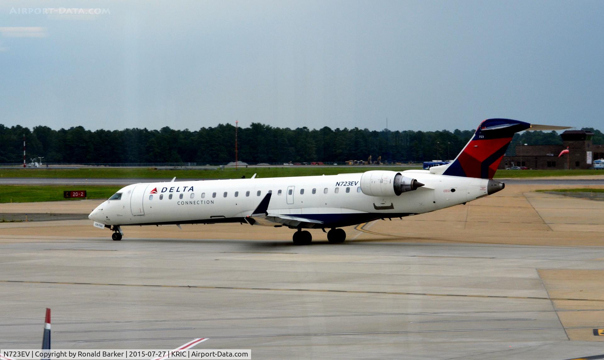 N723EV, 2004 Bombardier CRJ-701 (CL-600-2C10) Regional Jet C/N 10132, Taxi RIC