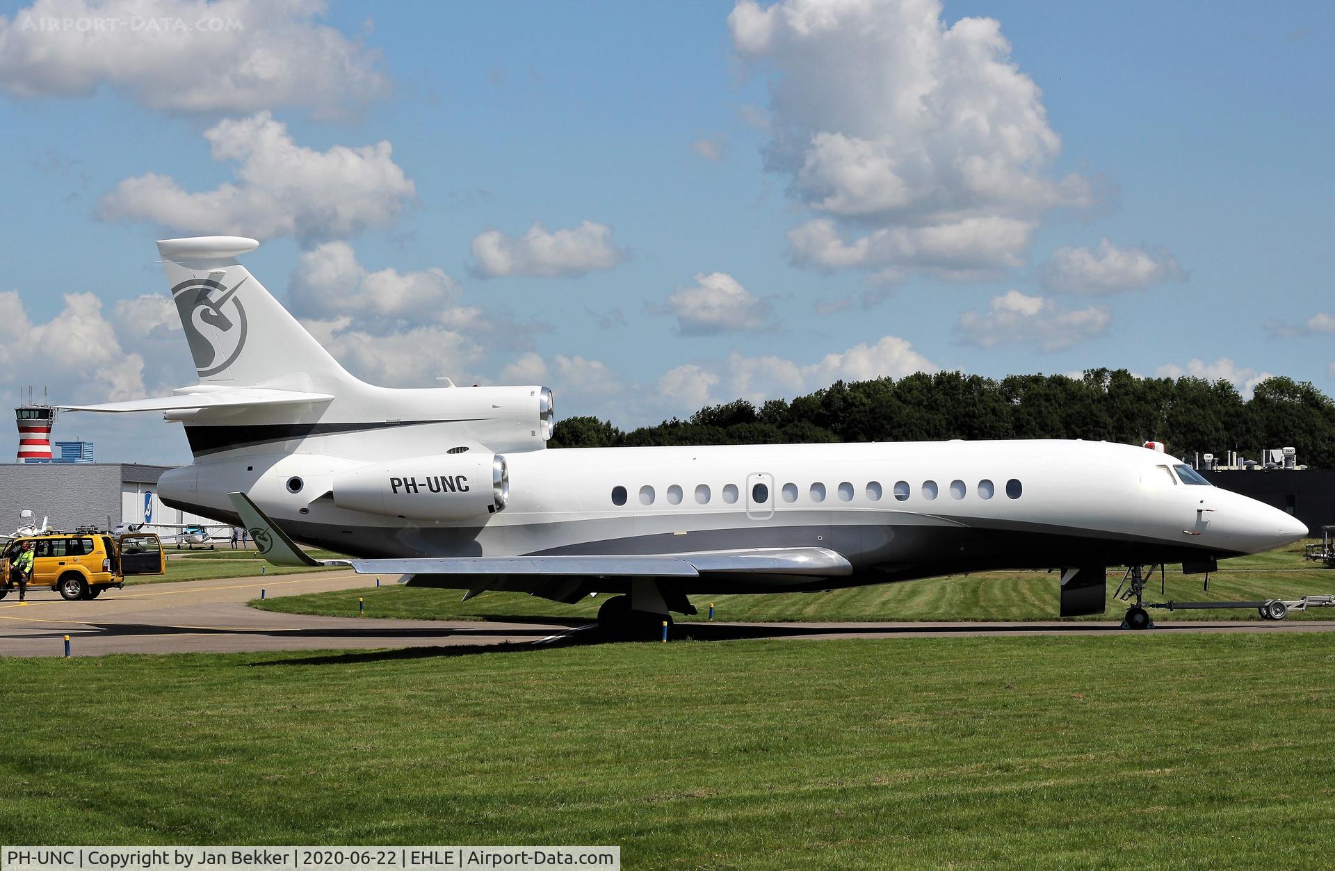 PH-UNC, 2011 Dassault Falcon 7X C/N 135, Just got its new livery and registration. At Lelystad Airport. Was repaint by Satys at Lelystad Airport. Former VQ-BNT