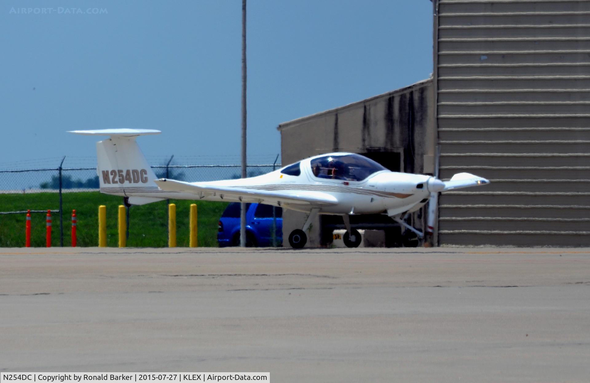 N254DC, 2004 Diamond DA-20C-1 Eclipse C/N C0252, Taxi Lexington