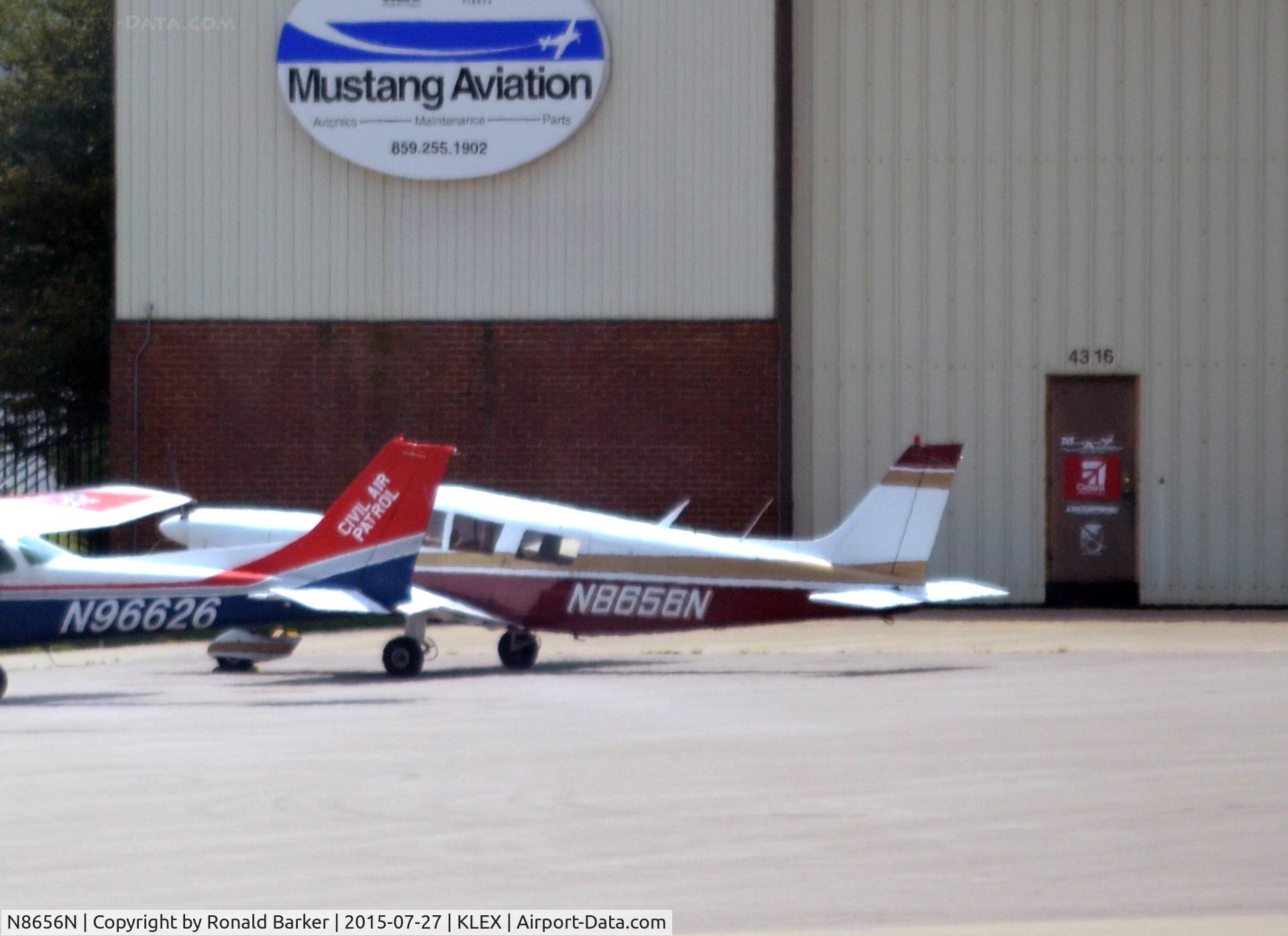 N8656N, 1971 Piper PA-32-260 Cherokee Six C/N 32-7200001, Parked Lexington