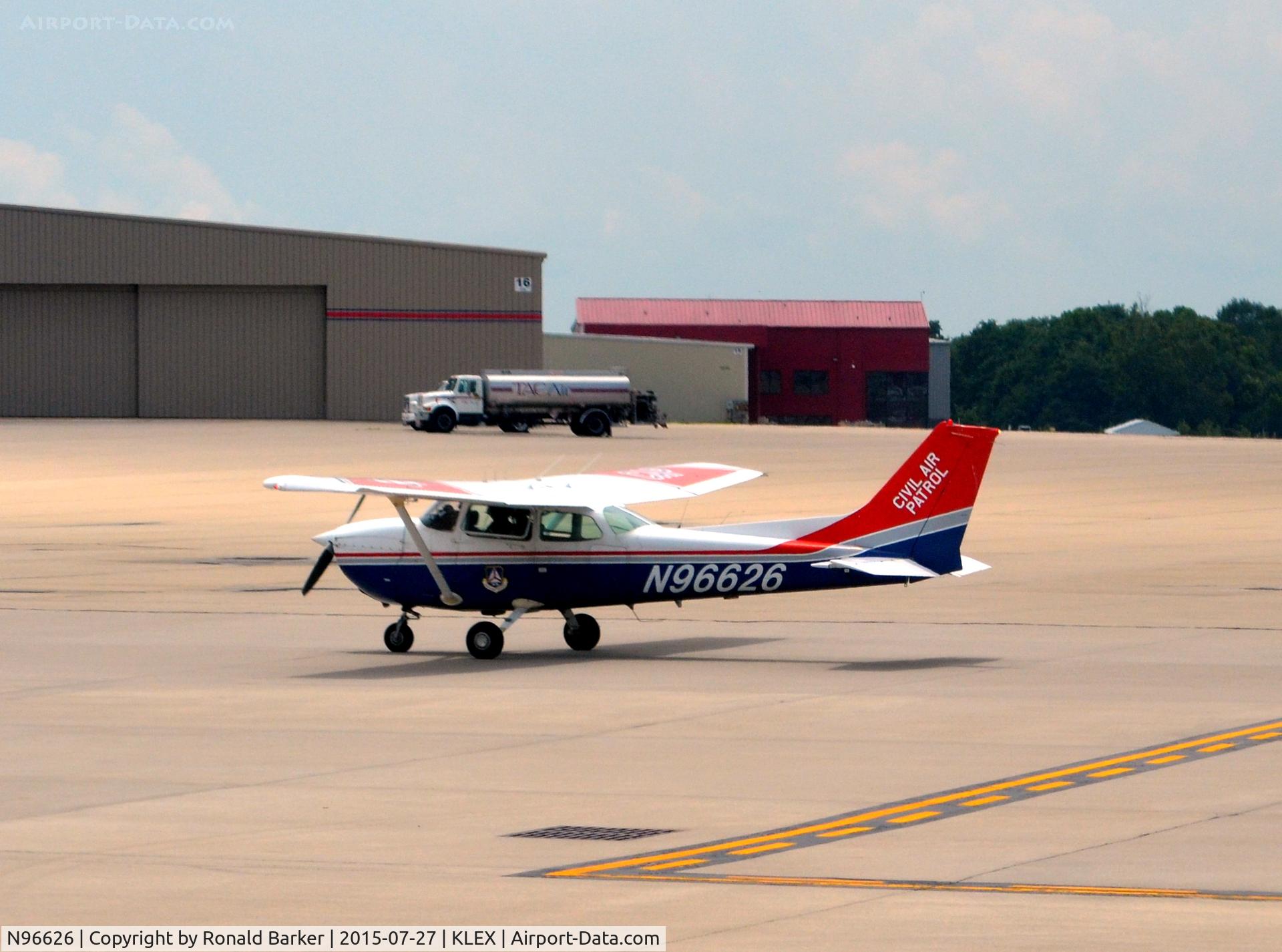 N96626, 1984 Cessna 172P C/N 17276097, Taxi Lexington