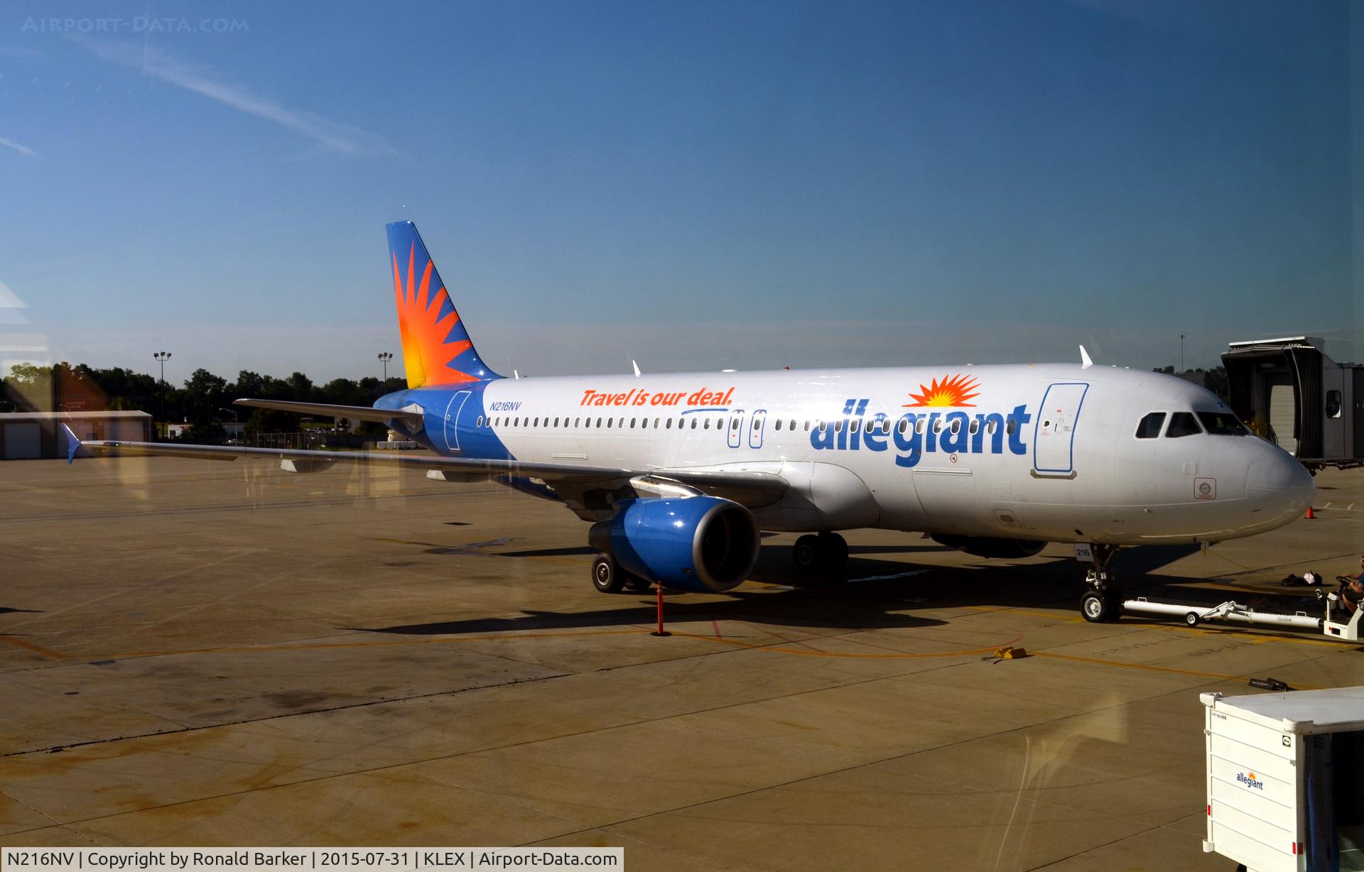 N216NV, 2000 Airbus A320-214 C/N 1318, Push back Lexington