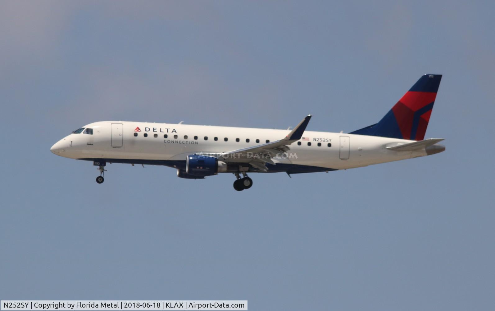 N252SY, 2016 Embraer 175LR (ERJ-170-200LR) C/N 17000612, LAX 2018