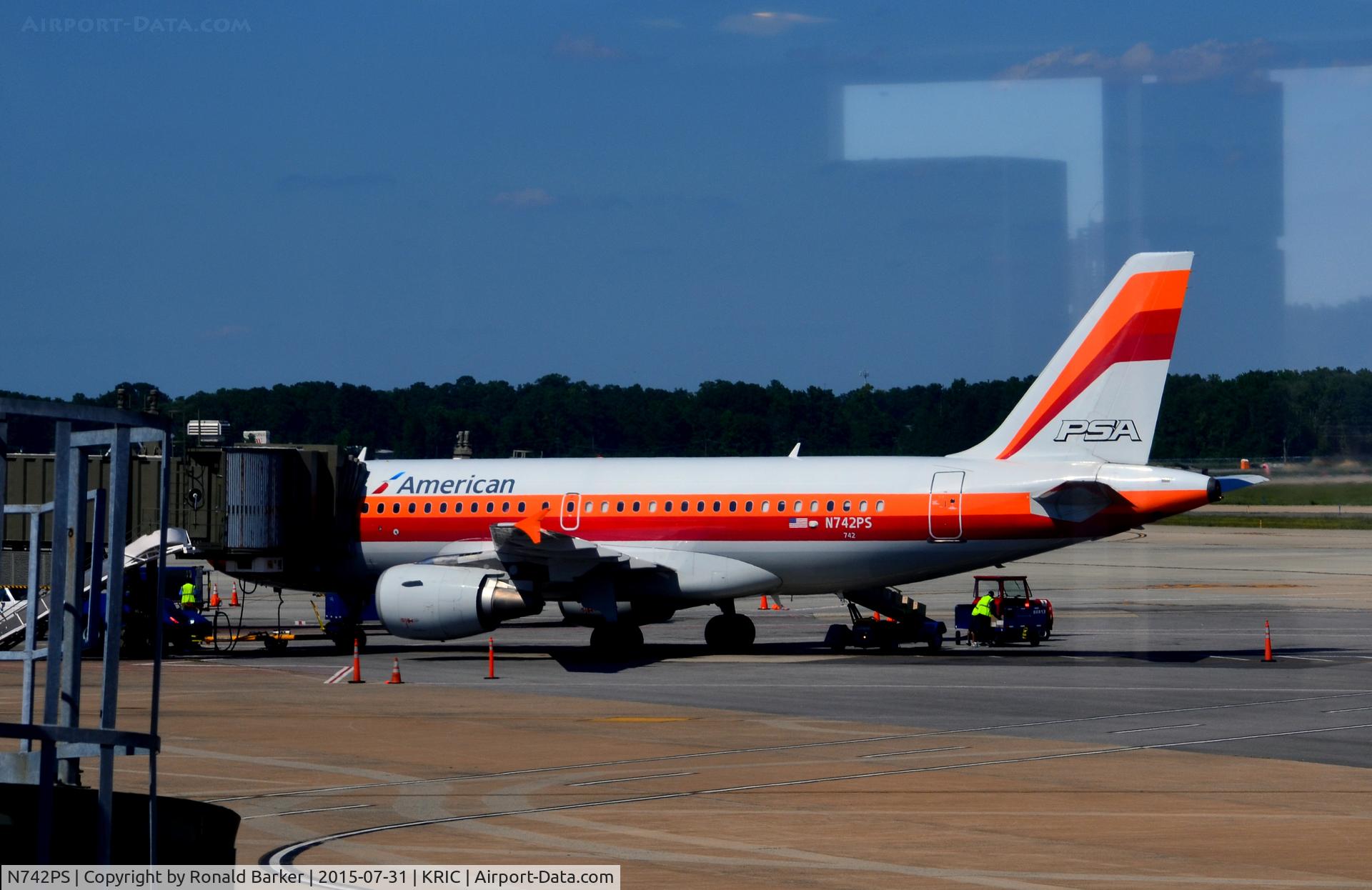 N742PS, 2000 Airbus A319-112 C/N 1275, At the gate Richmond   PSA livery