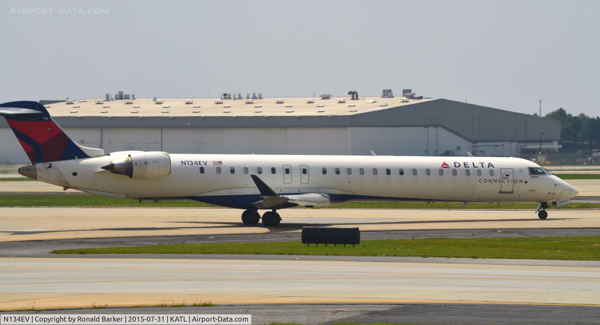 N134EV, 2009 Bombardier CRJ-900ER (CL-600-2D24) C/N 15223, Taxi Atlanta