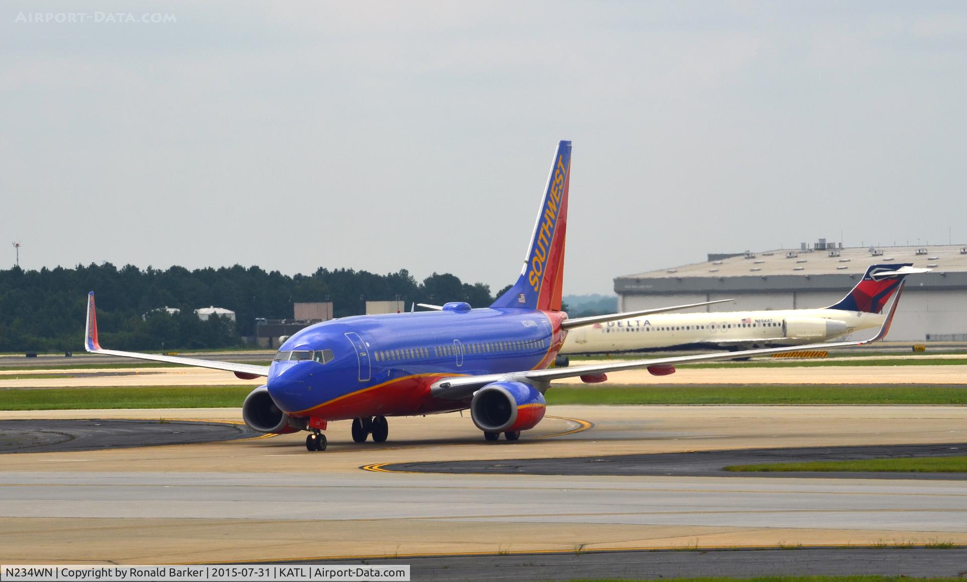 N234WN, 2006 Boeing 737-7H4 C/N 32502, Taxi Atlanta