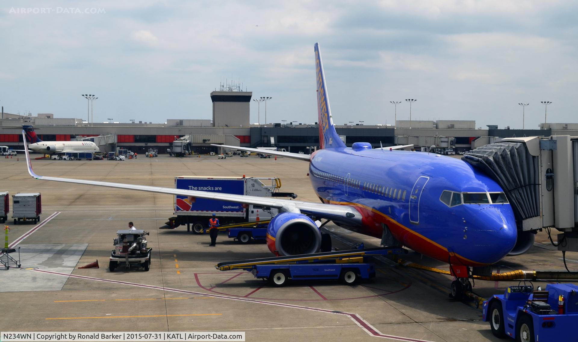 N234WN, 2006 Boeing 737-7H4 C/N 32502, At gatei Atlanta