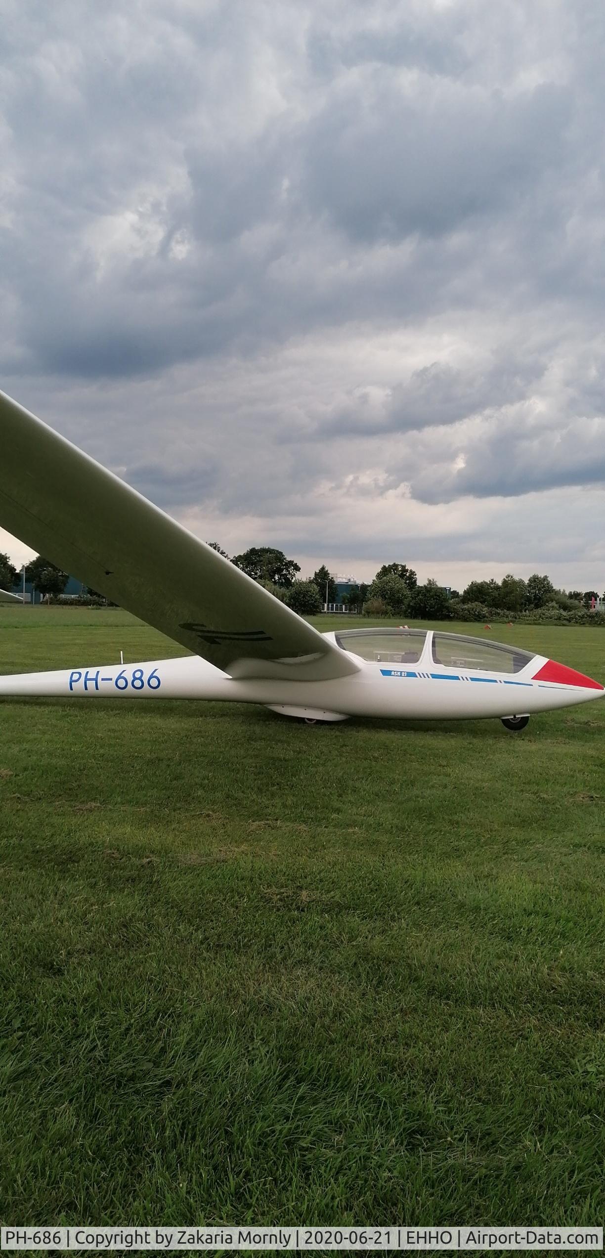 PH-686, Schleicher ASK-21 C/N 21019, It was shot in Hoogeveen by Zakaria Mornly