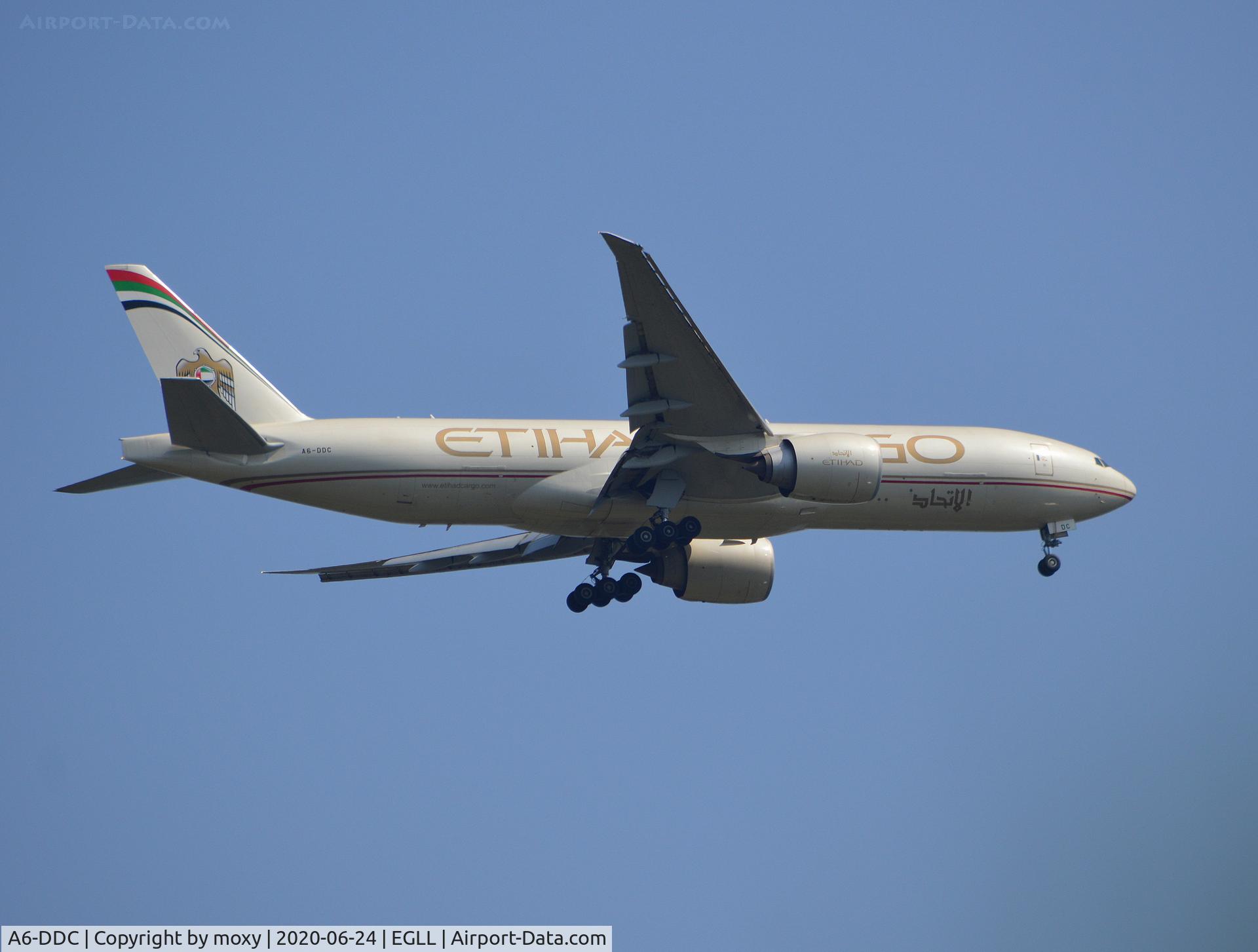 A6-DDC, 2013 Boeing 777-FFX C/N 39691, Boeing 777-FFX on finals to 9R London Heathrow.