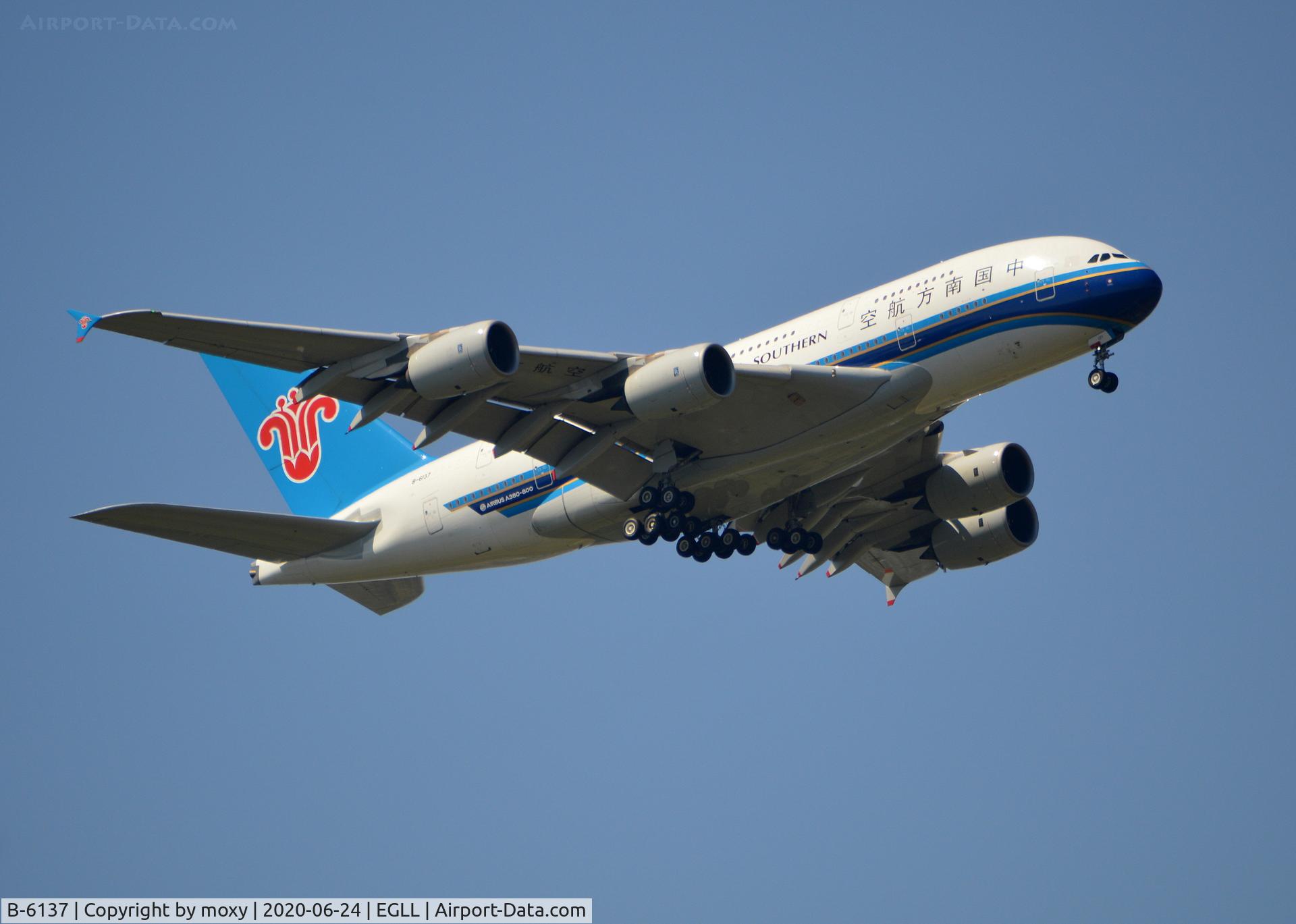 B-6137, 2011 Airbus A380-841 C/N 036, Airbus A380-841 on finals to 9R London Heathrow.
