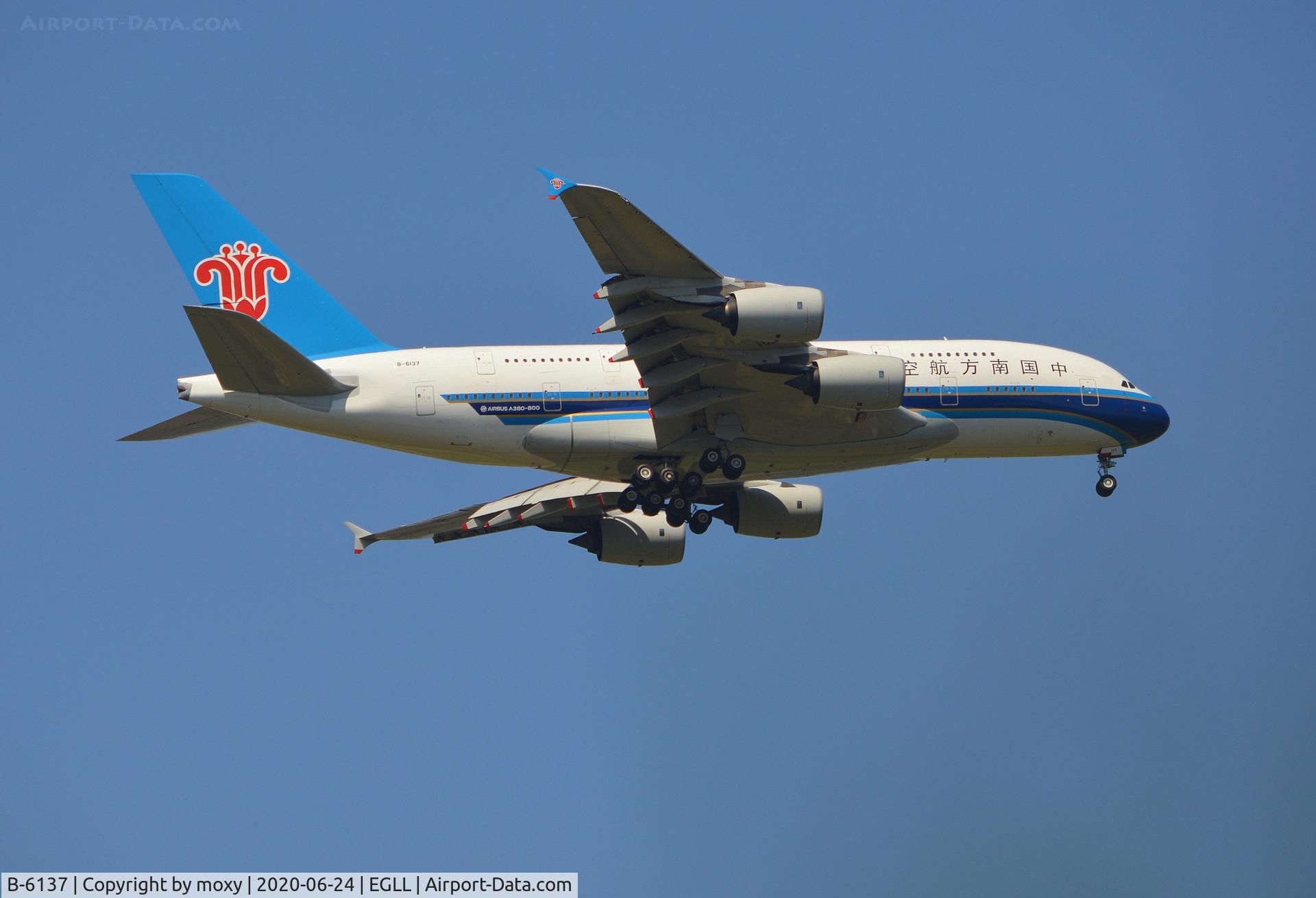 B-6137, 2011 Airbus A380-841 C/N 036, Airbus A380-841 on finals to 9R London Heathrow.