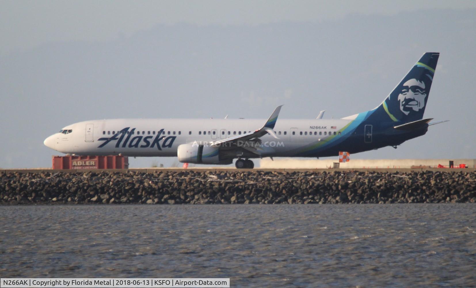 N266AK, 2016 Boeing 737-900/ER C/N 62683, SFO 2018