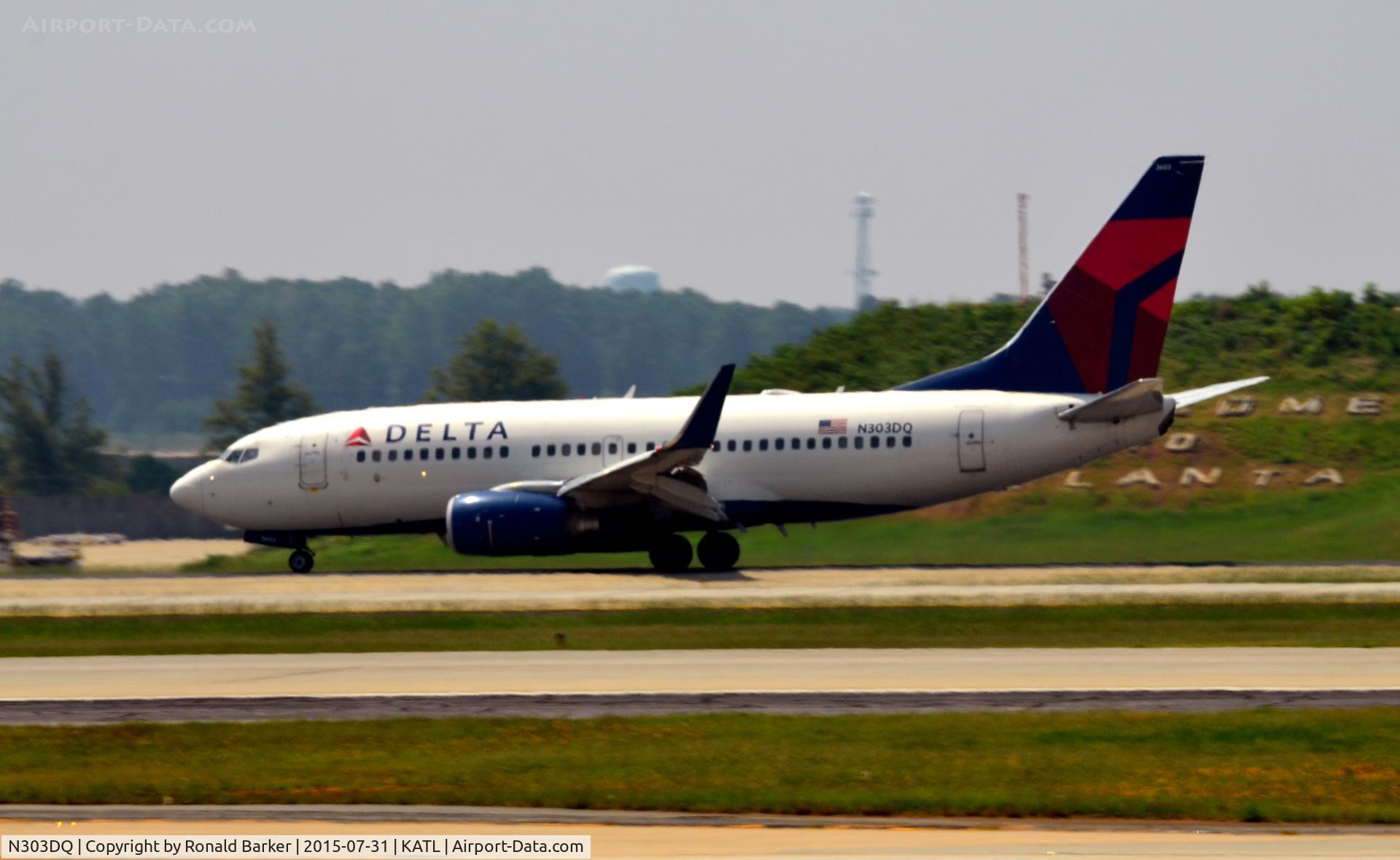 N303DQ, 2008 Boeing 737-732 C/N 29688, Landing Atlanta
