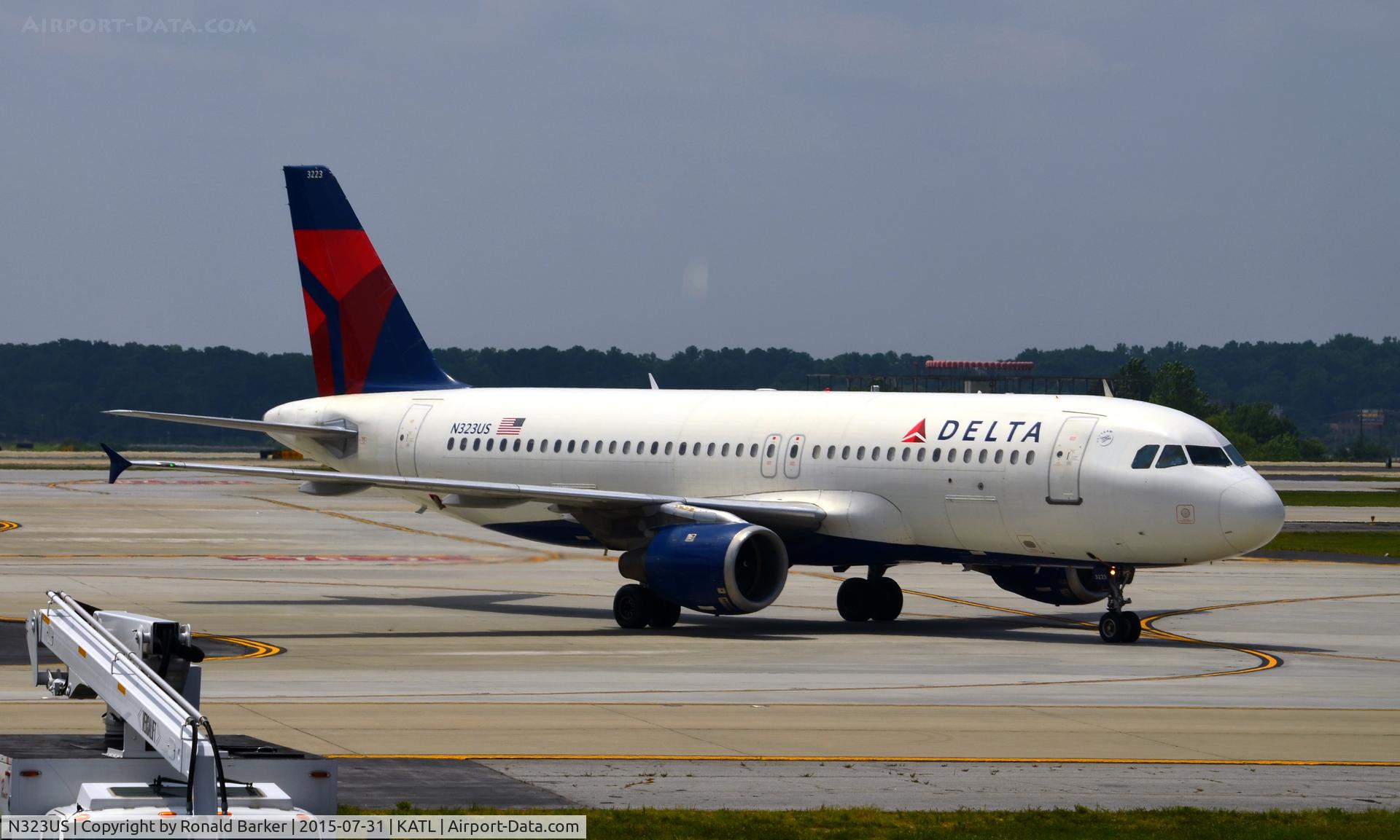 N323US, 1992 Airbus A320-211 C/N 272, Taxi to gate Atlanta