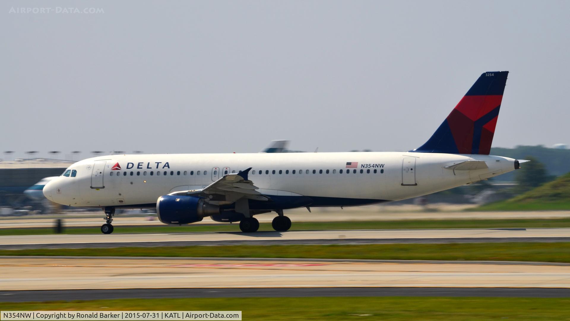 N354NW, 1998 Airbus A320-212 C/N 801, Takeoff Atlanta