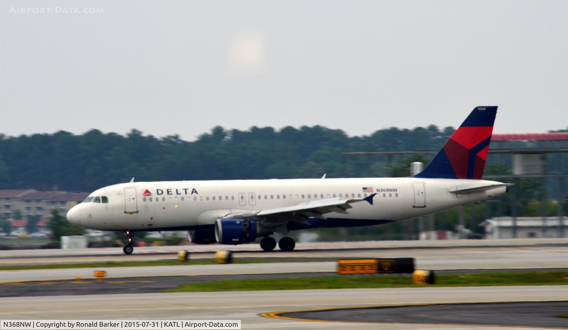 N368NW, 1999 Airbus A320-212 C/N 0996, Landing Atlanta