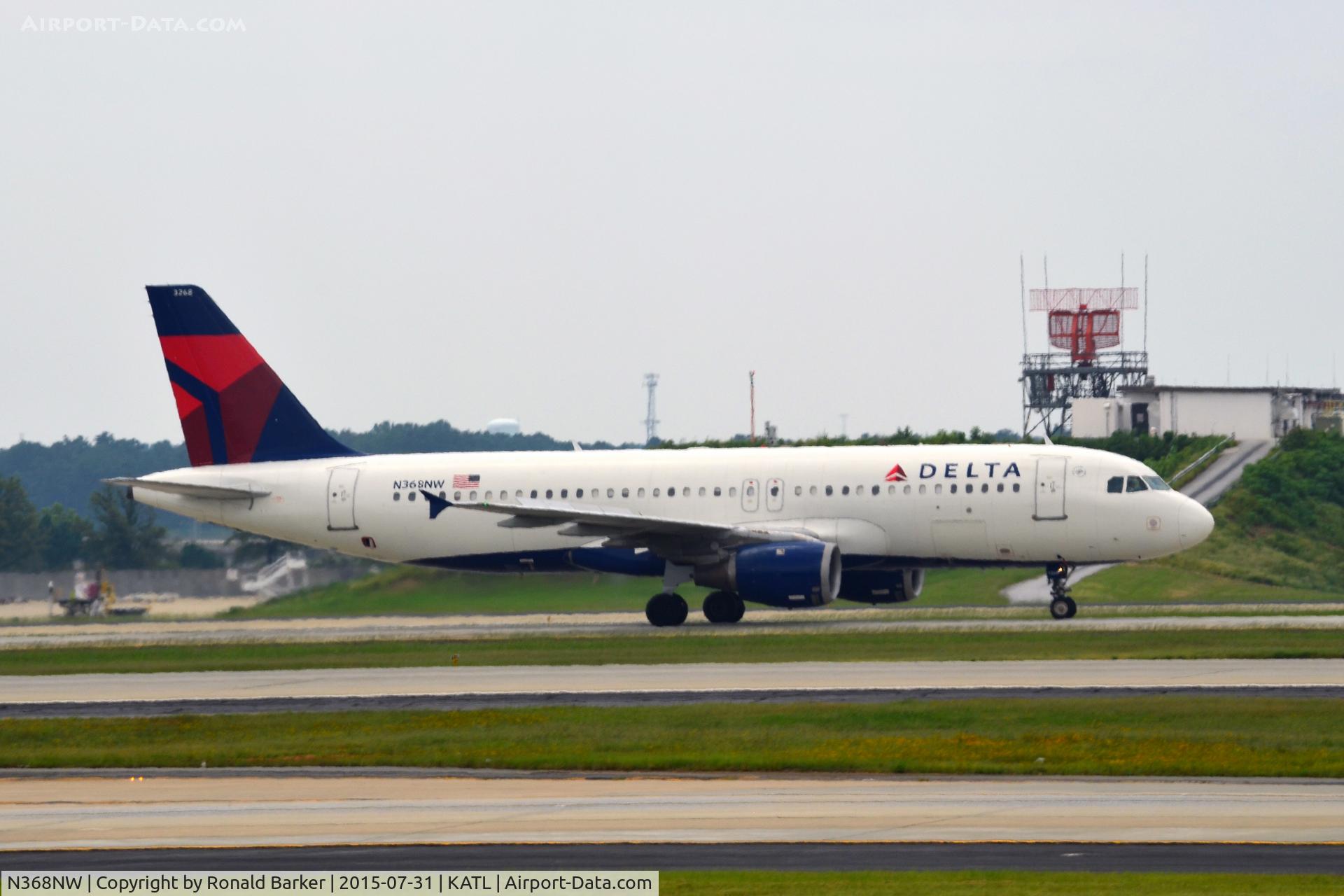 N368NW, 1999 Airbus A320-212 C/N 0996, Taxi Atlanta