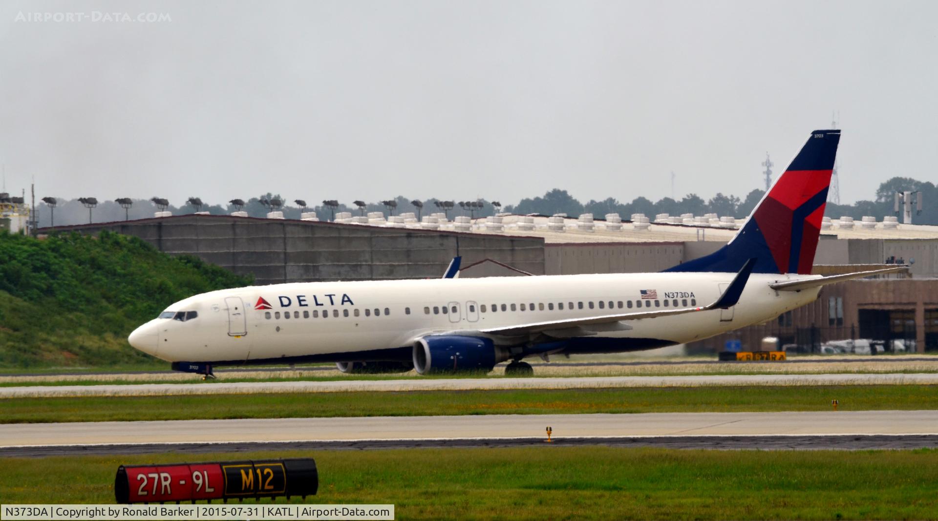 N373DA, 1998 Boeing 737-832 C/N 29621, Takeoff Atlanta