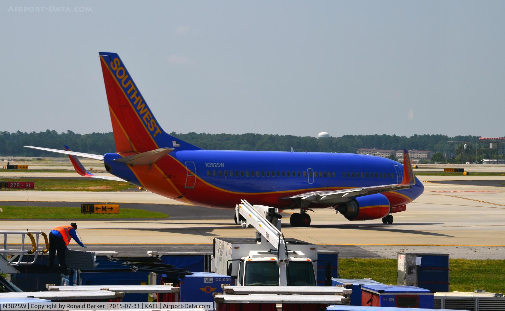 N382SW, 1994 Boeing 737-3H4 C/N 26588, Taxi Atlanta
