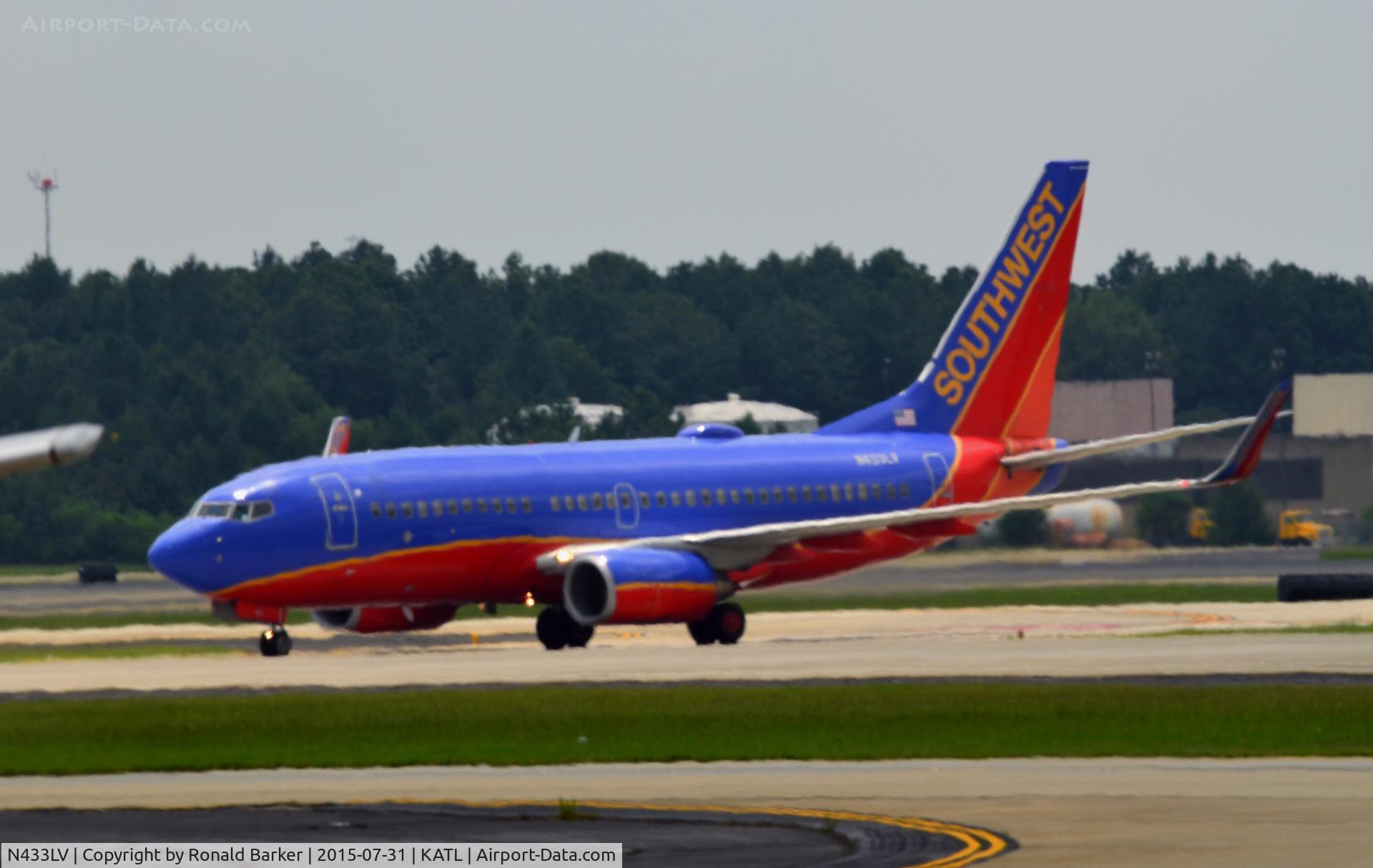 N433LV, 2003 Boeing 737-7H4 C/N 33716, Taxi Atlanta