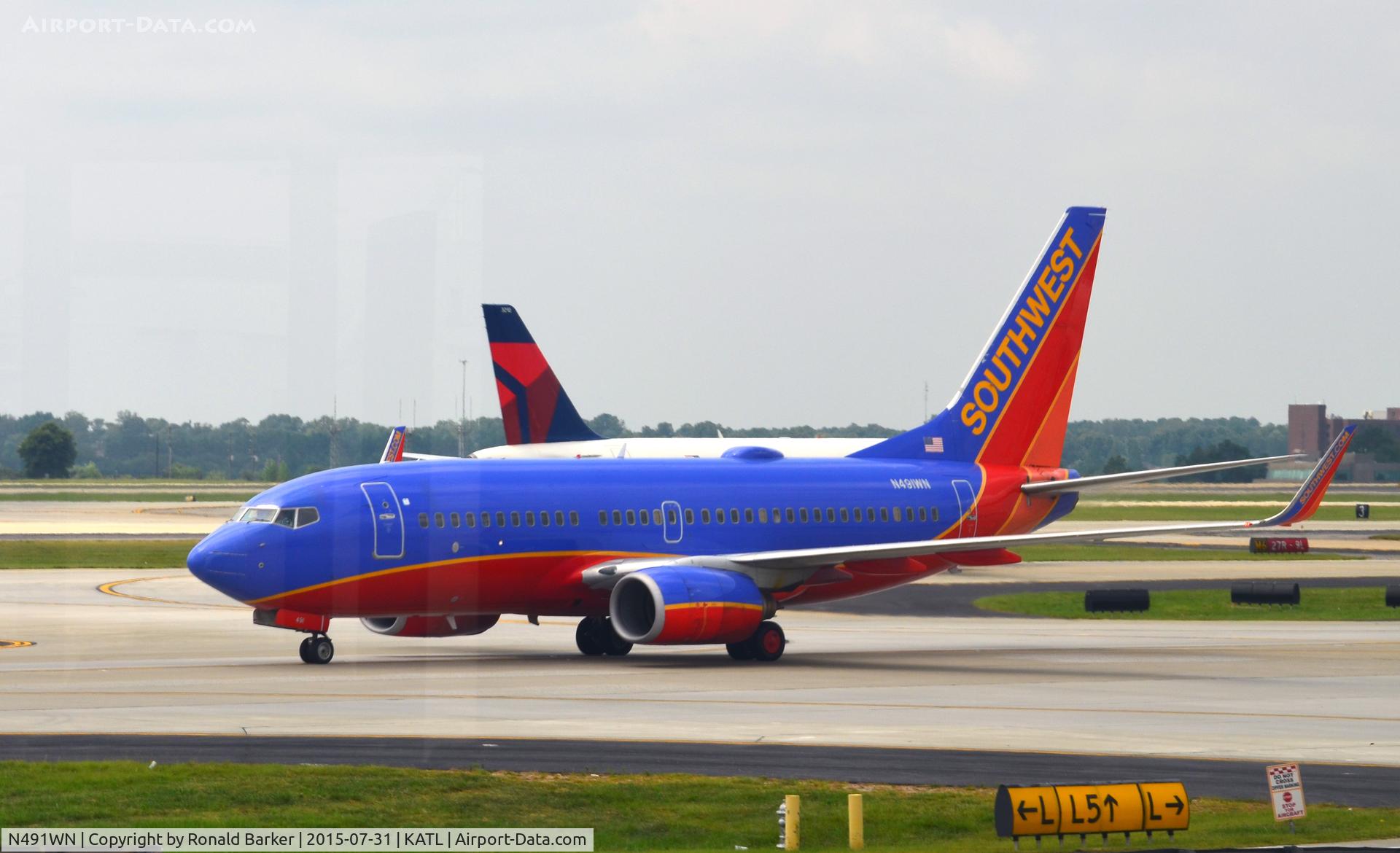 N491WN, 2004 Boeing 737-7H4 C/N 33867, Taxi Atlanta