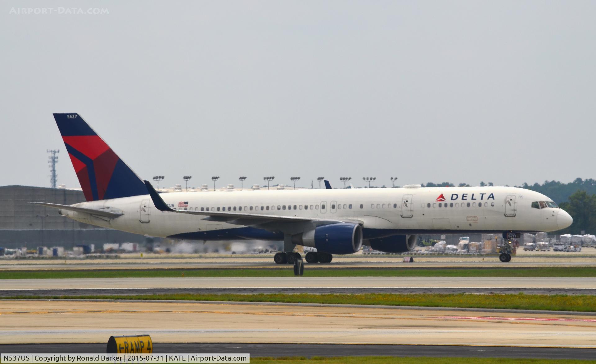 N537US, 1996 Boeing 757-251 C/N 26484, Taxi Atlanta