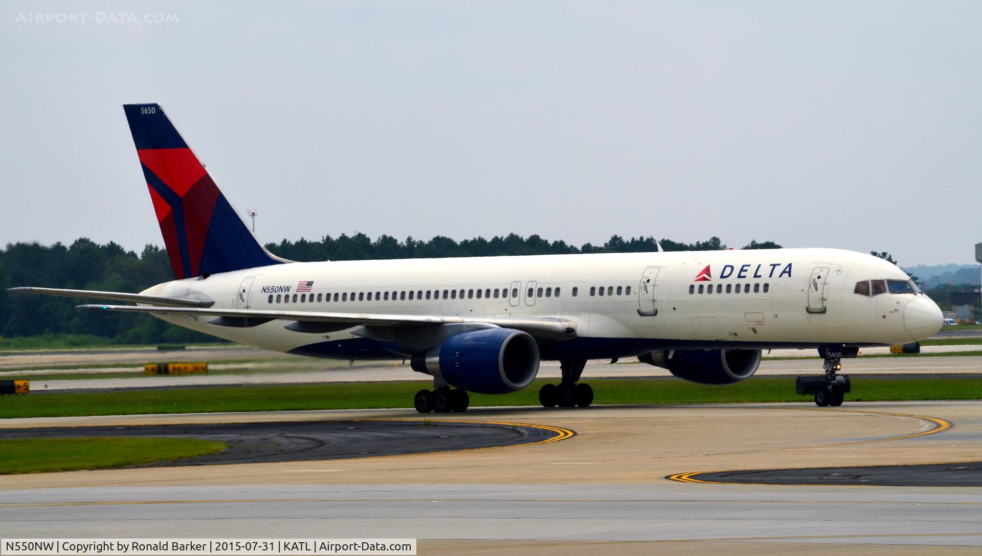 N550NW, 2001 Boeing 757-251 C/N 26497, Taxi Atlanta