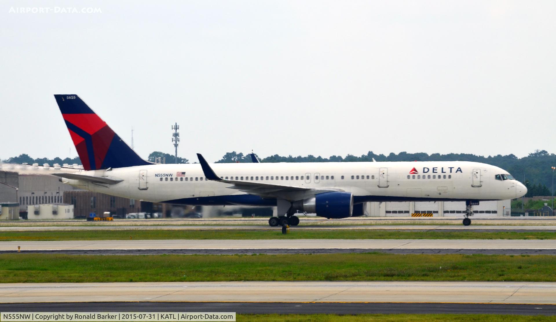 N555NW, 2002 Boeing 757-251 C/N 33391, Taxi Atlanta