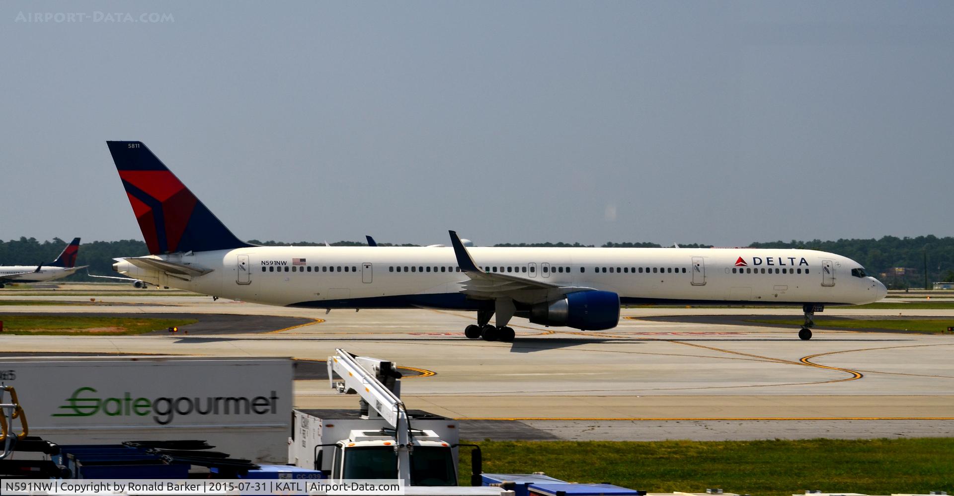 N591NW, 2003 Boeing 757-351 C/N 32991, Taxi Atlanta