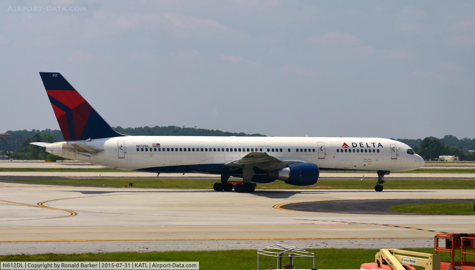 N612DL, 1985 Boeing 757-232 C/N 22819, Taxi Atlanta