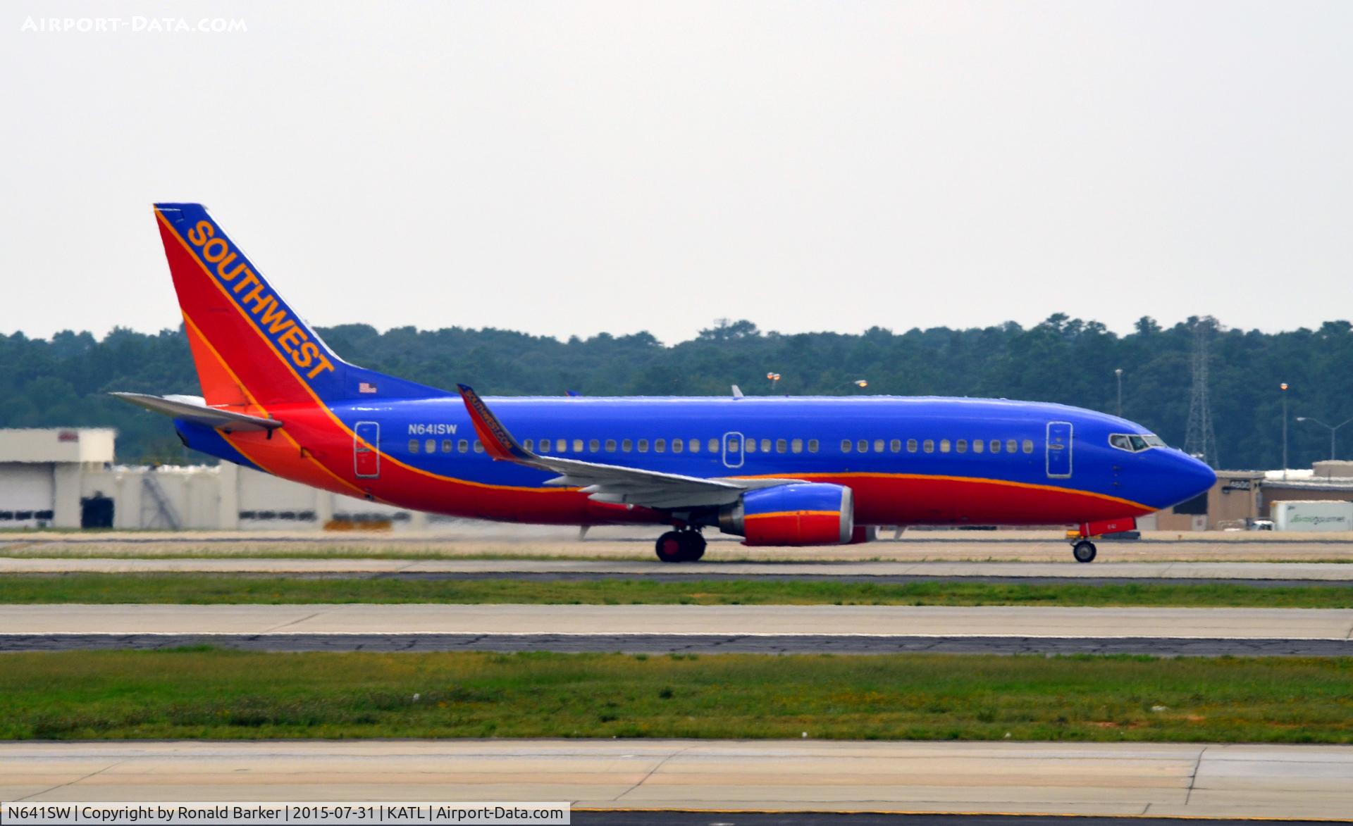 N641SW, 1996 Boeing 737-3H4 C/N 27714, Taxi Atlanta