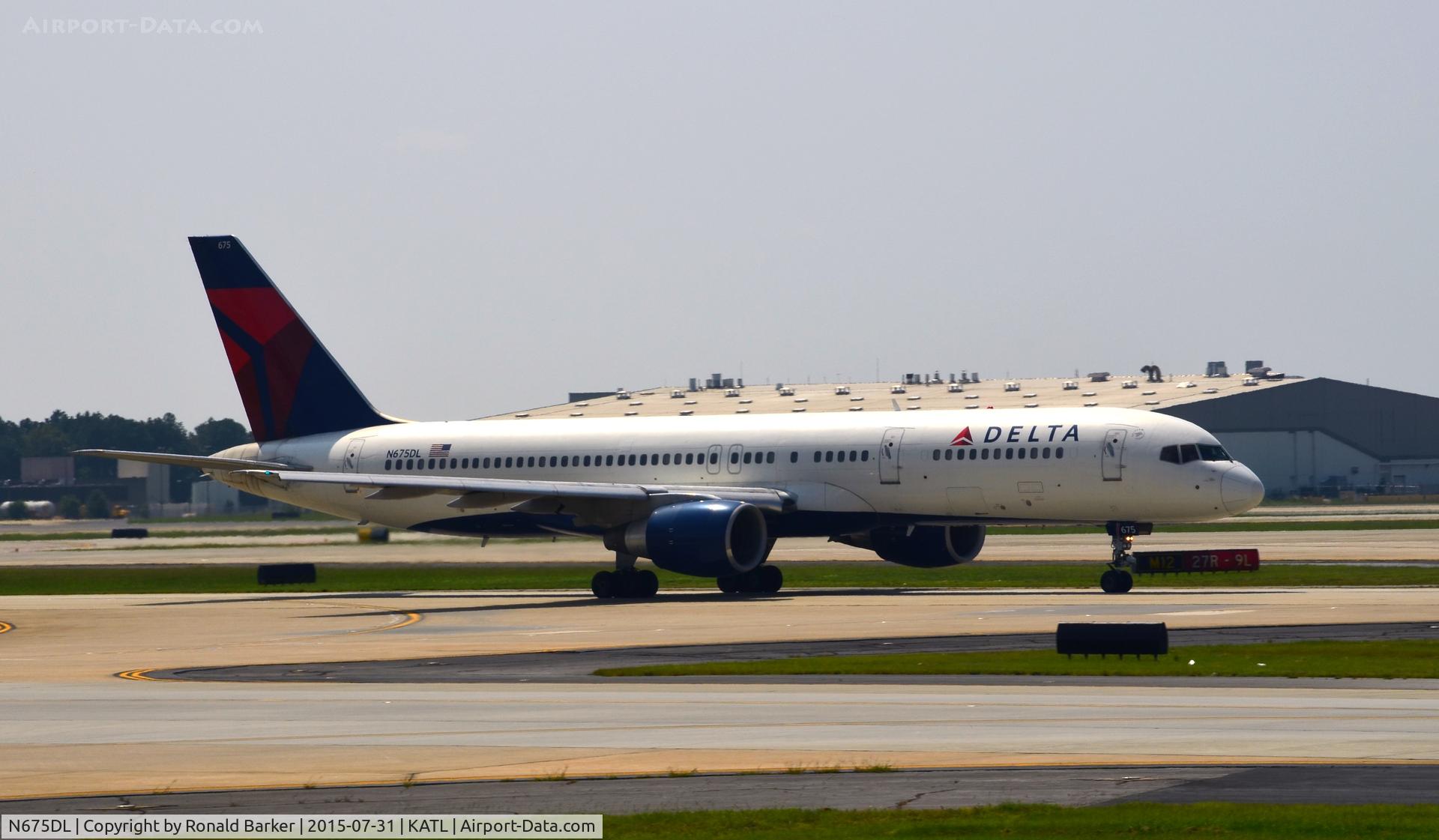 N675DL, 1992 Boeing 757-232 C/N 25980, Taxi Atlanta