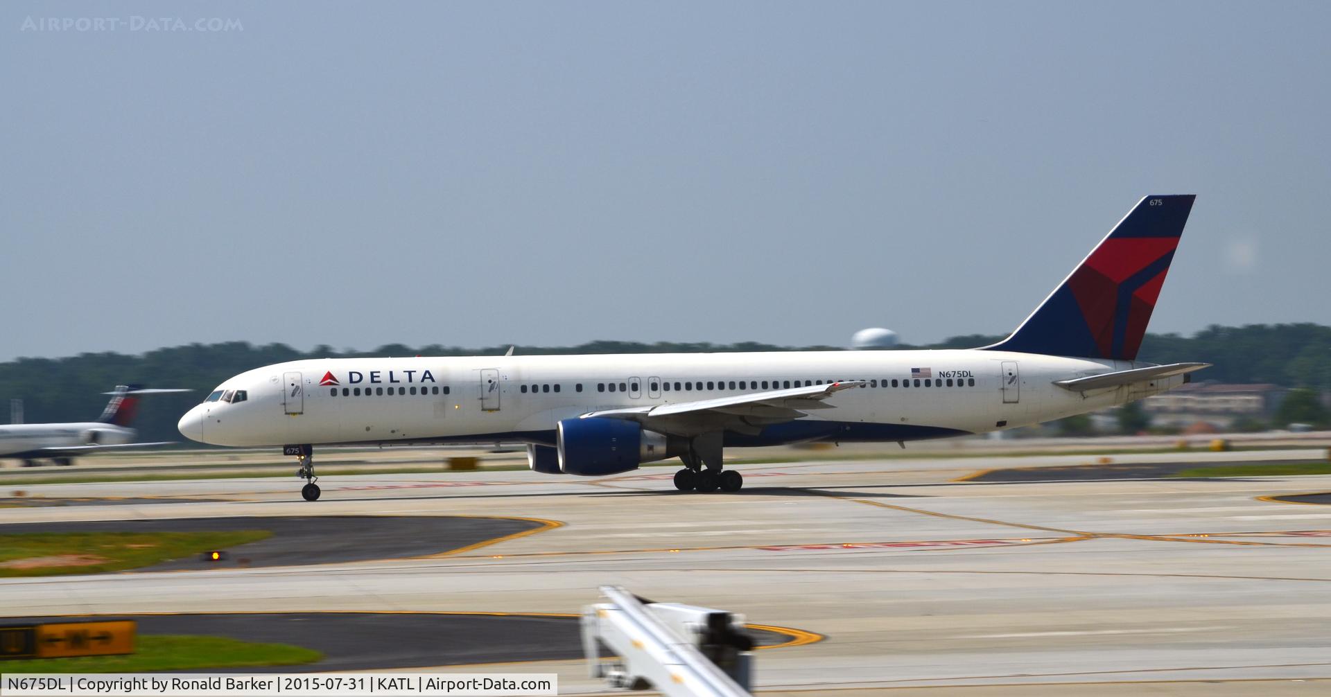 N675DL, 1992 Boeing 757-232 C/N 25980, Takeoff Atlanta