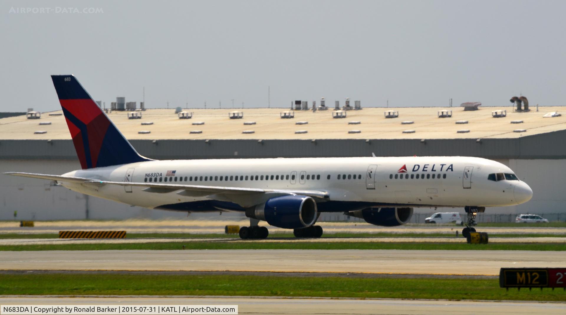 N683DA, 1993 Boeing 757-232 C/N 27103, Taxi Atlanta