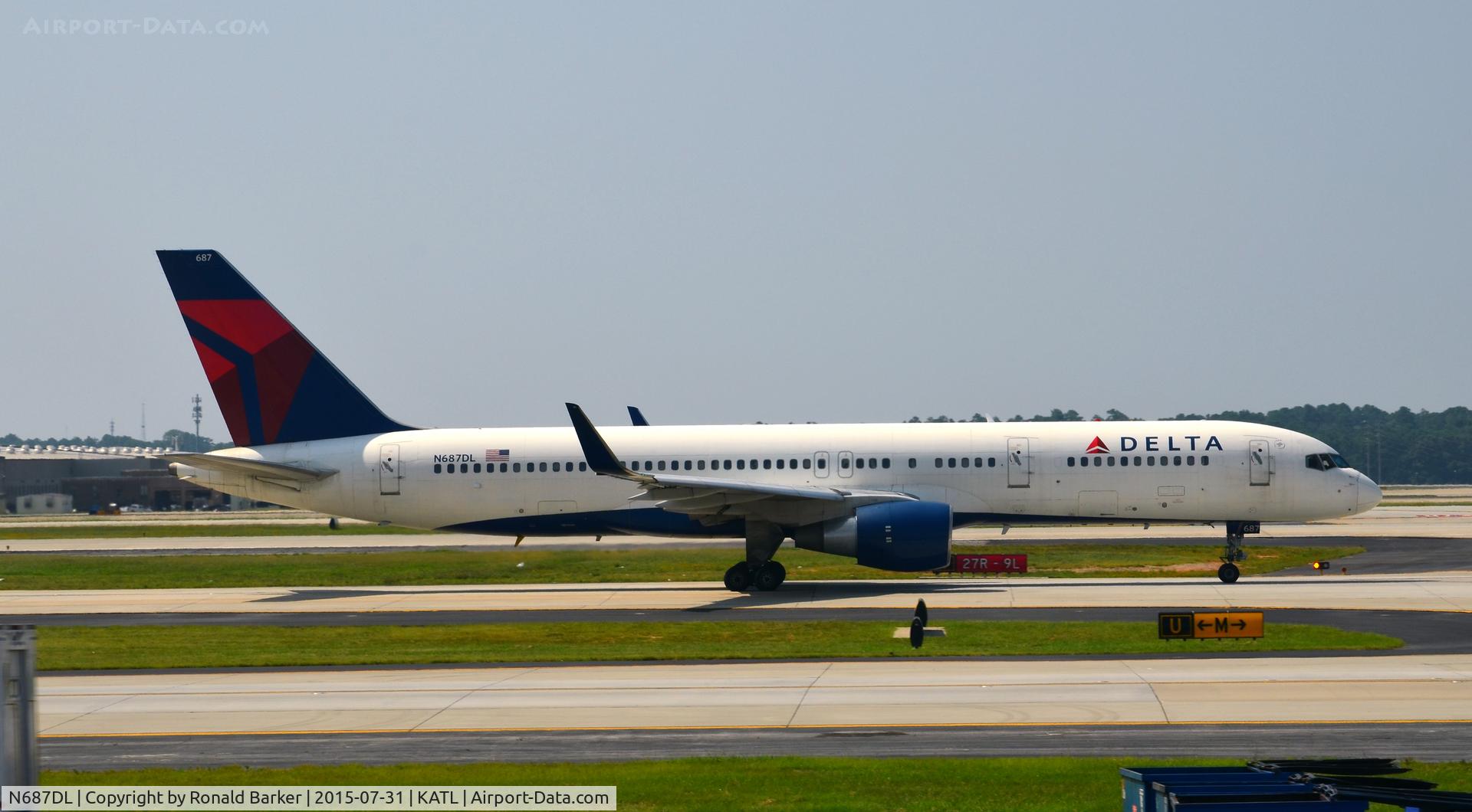 N687DL, 1998 Boeing 757-232 C/N 27586, Taxi Atlanta