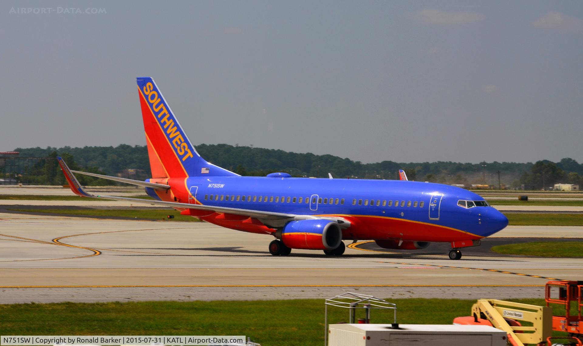 N751SW, 1999 Boeing 737-7H4 C/N 29803, Taxi Atlanta
