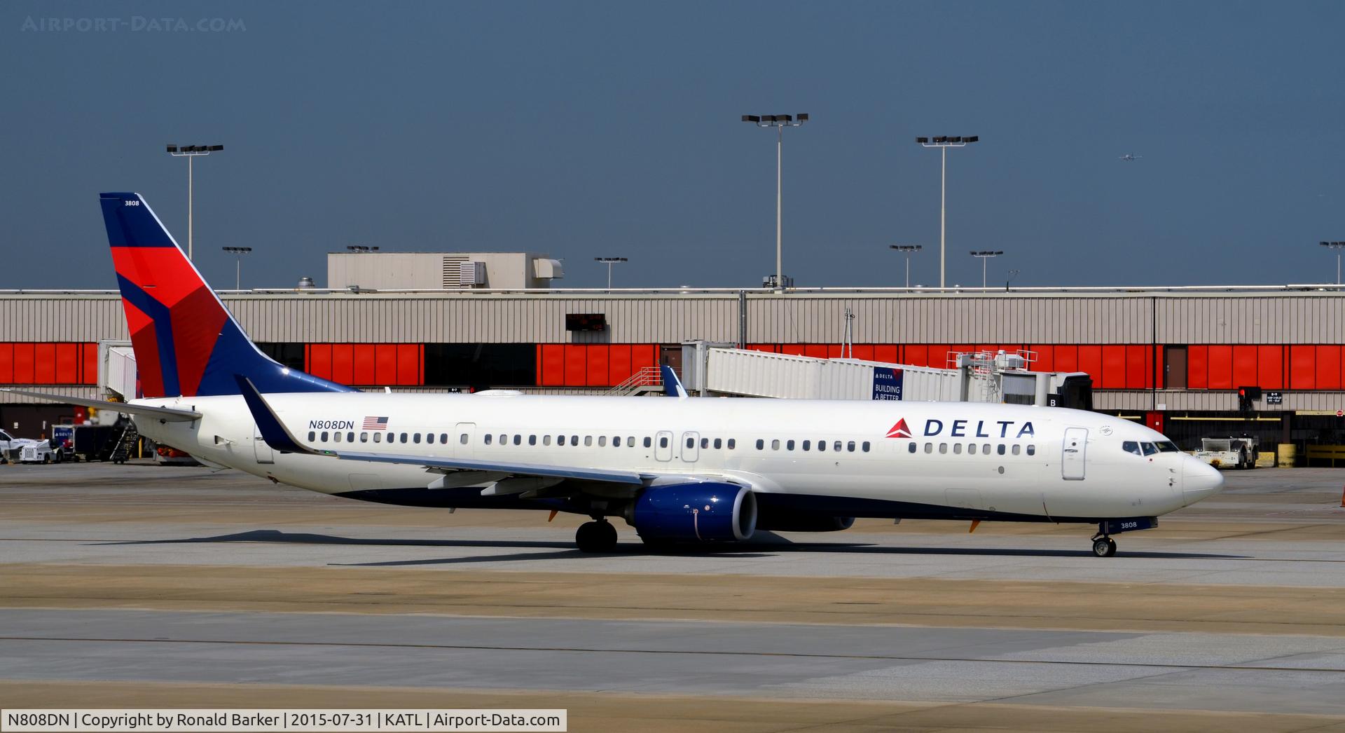 N808DN, 2013 Boeing 737-932/ER C/N 31920, Taxi Atlanta