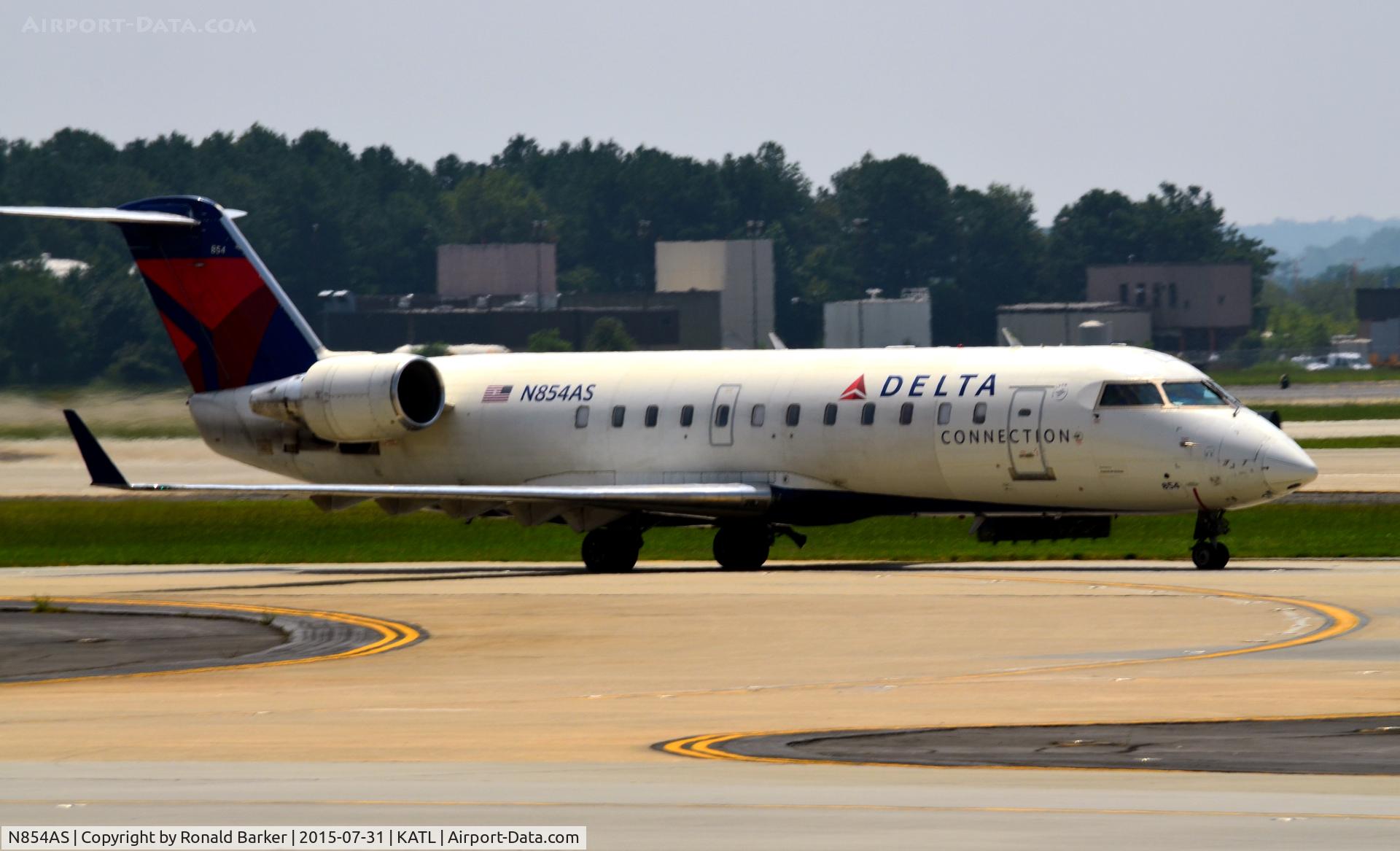N854AS, 2000 Bombardier CRJ-200ER (CL-600-2B19) C/N 7382, Taxi Atlanta