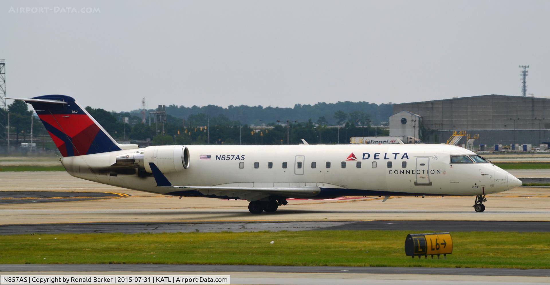 N857AS, 2000 Bombardier CRJ-200ER (CL-600-2B19) C/N 7411, Taxi Atlanta
