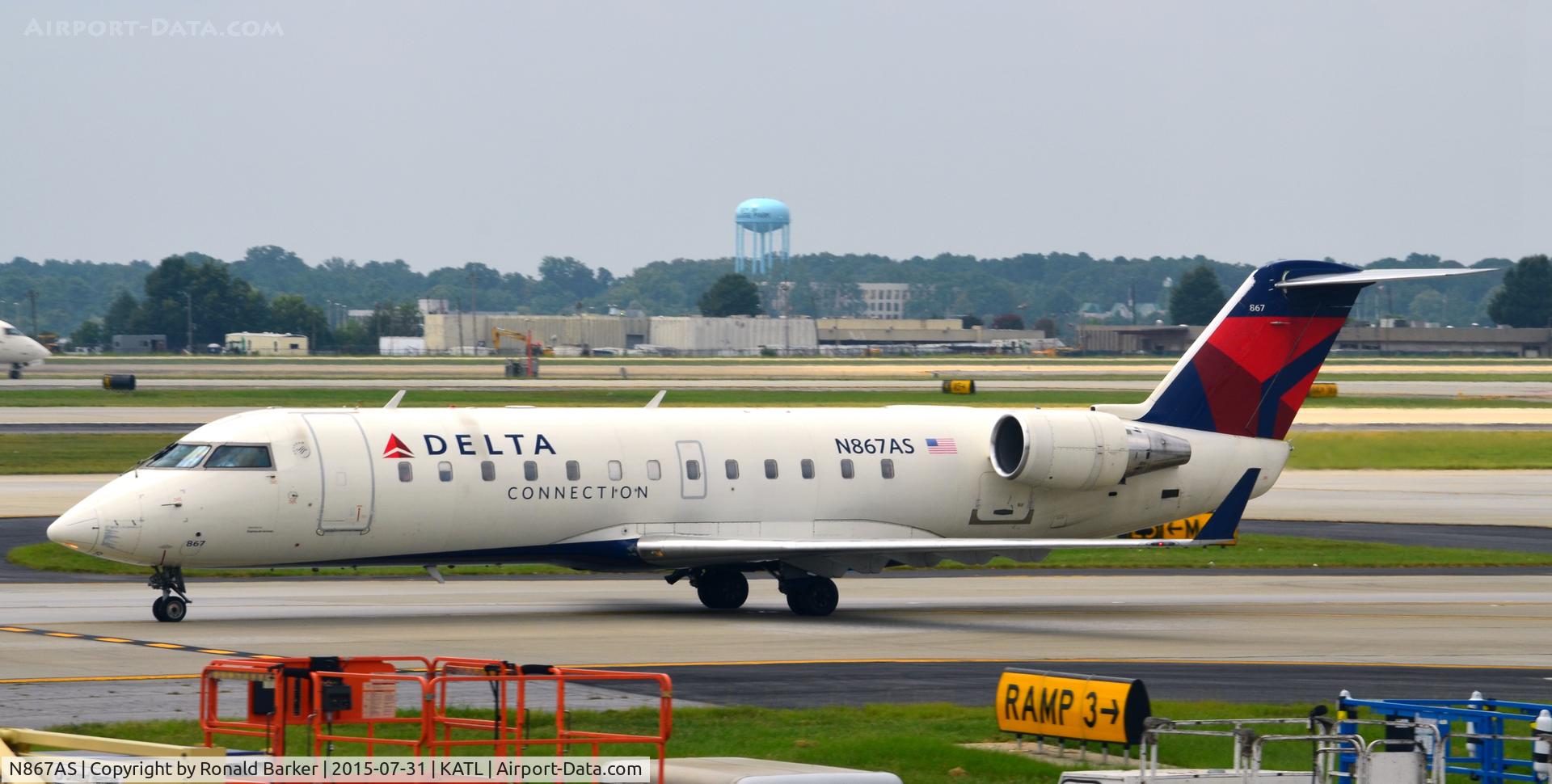 N867AS, 2000 Bombardier CRJ-200ER (CL-600-2B19) C/N 7463, Taxi Atlanta